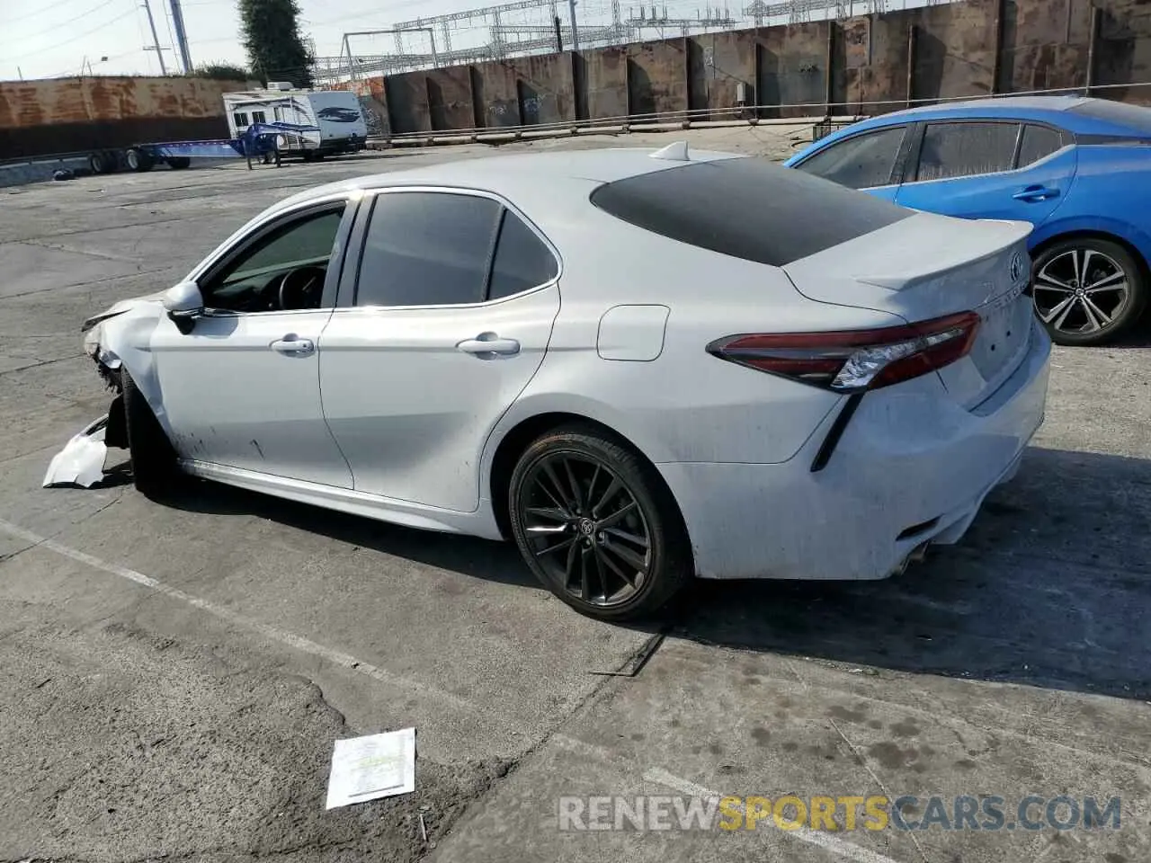 2 fotografías del automóvil dañado 4T1K31AK1NU035678 TOYOTA CAMRY 2022