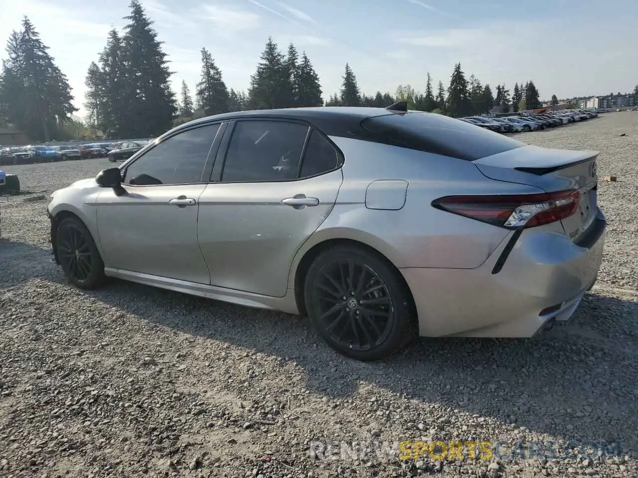 2 fotografías del automóvil dañado 4T1K31AK3NU045130 TOYOTA CAMRY 2022