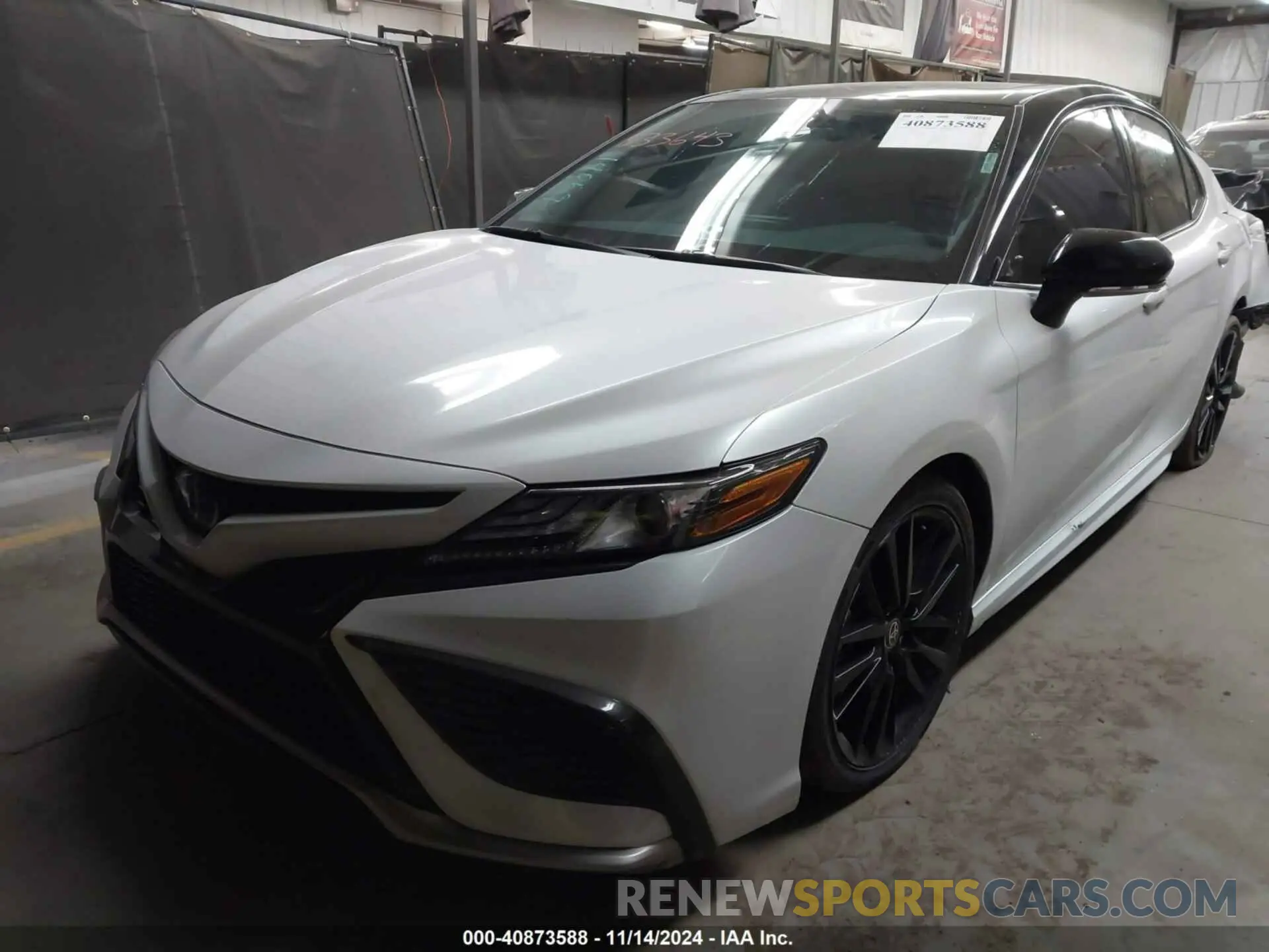 2 fotografías del automóvil dañado 4T1K31AK5NU033643 TOYOTA CAMRY 2022