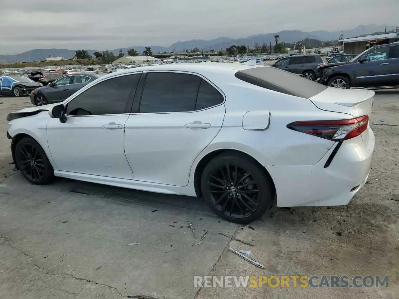 2 fotografías del automóvil dañado 4T1K31AK5NU576832 TOYOTA CAMRY 2022