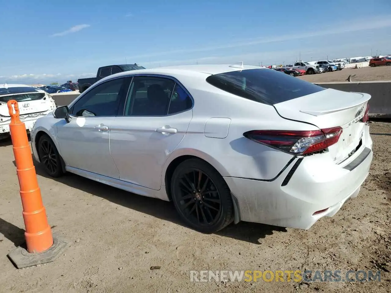 2 fotografías del automóvil dañado 4T1K31AK7NU595351 TOYOTA CAMRY 2022