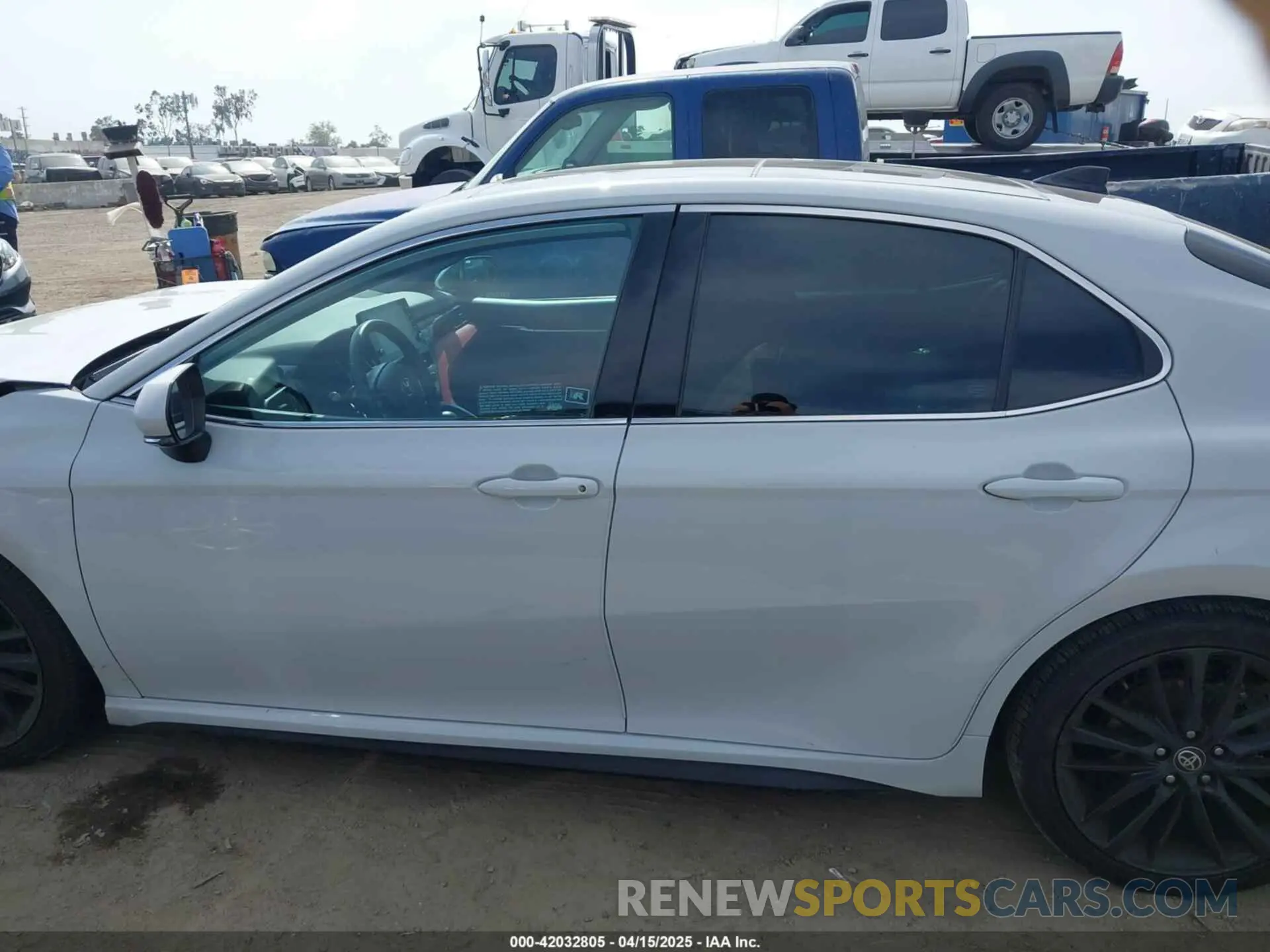 14 fotografías del automóvil dañado 4T1K61AK1NU011131 TOYOTA CAMRY 2022