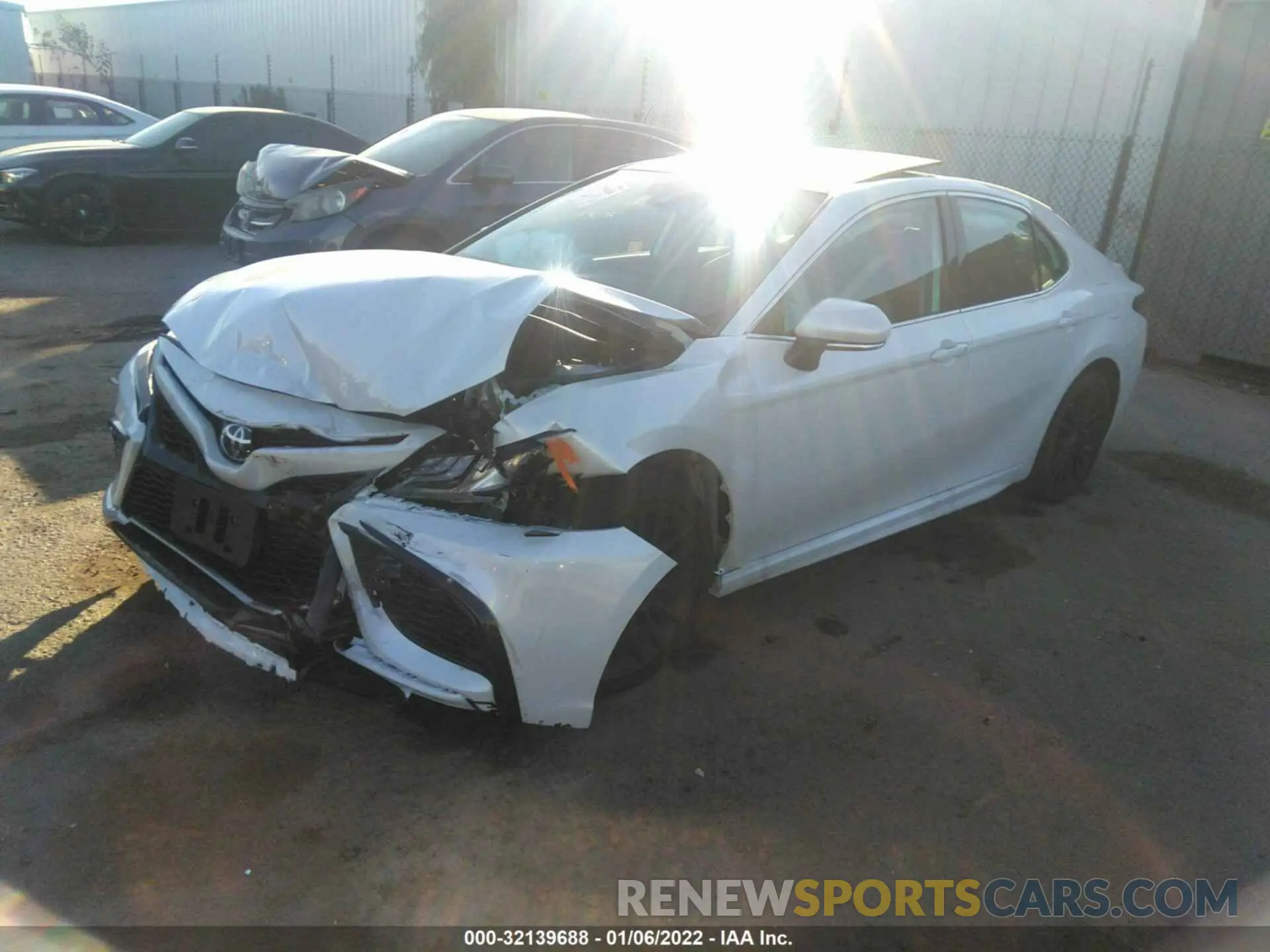 2 fotografías del automóvil dañado 4T1K61AK1NU012134 TOYOTA CAMRY 2022