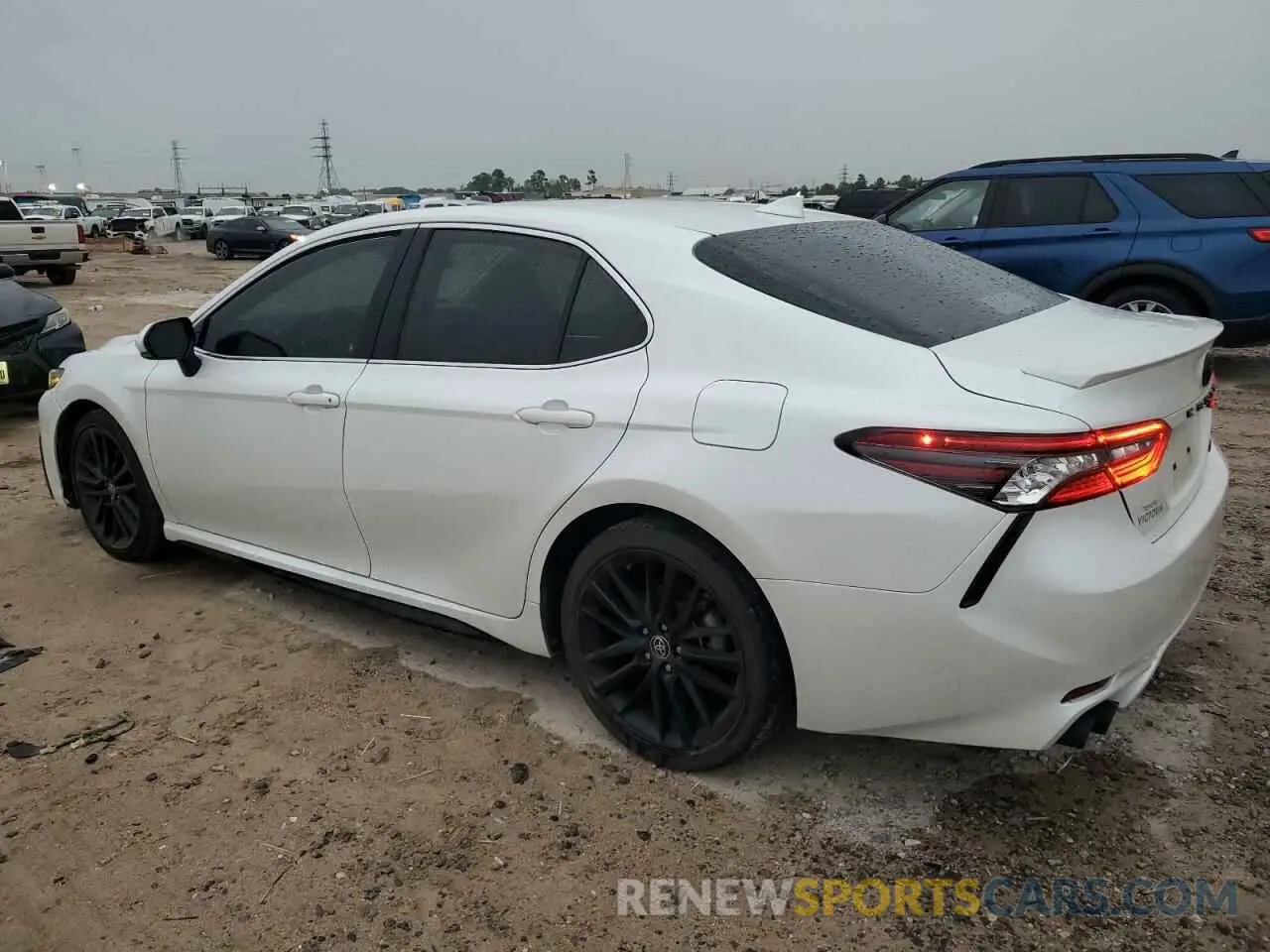 2 fotografías del automóvil dañado 4T1K61AK1NU617495 TOYOTA CAMRY 2022