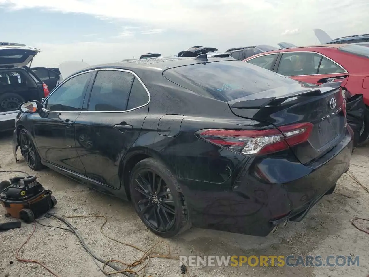 2 fotografías del automóvil dañado 4T1K61AK4NU027081 TOYOTA CAMRY 2022