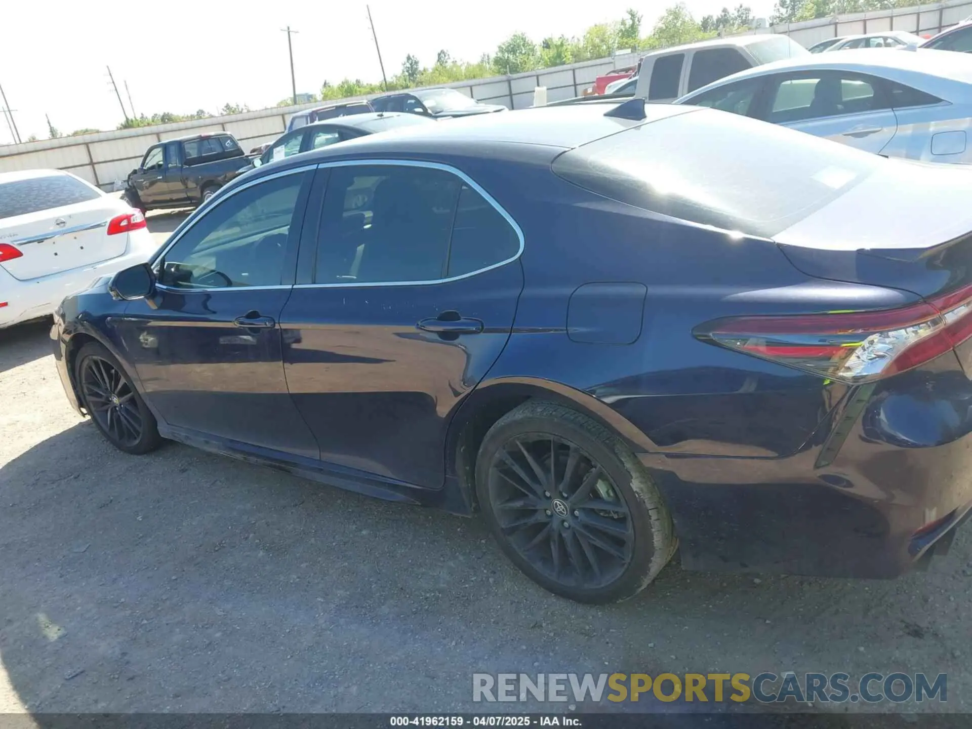 14 fotografías del automóvil dañado 4T1K61AK5NU073535 TOYOTA CAMRY 2022
