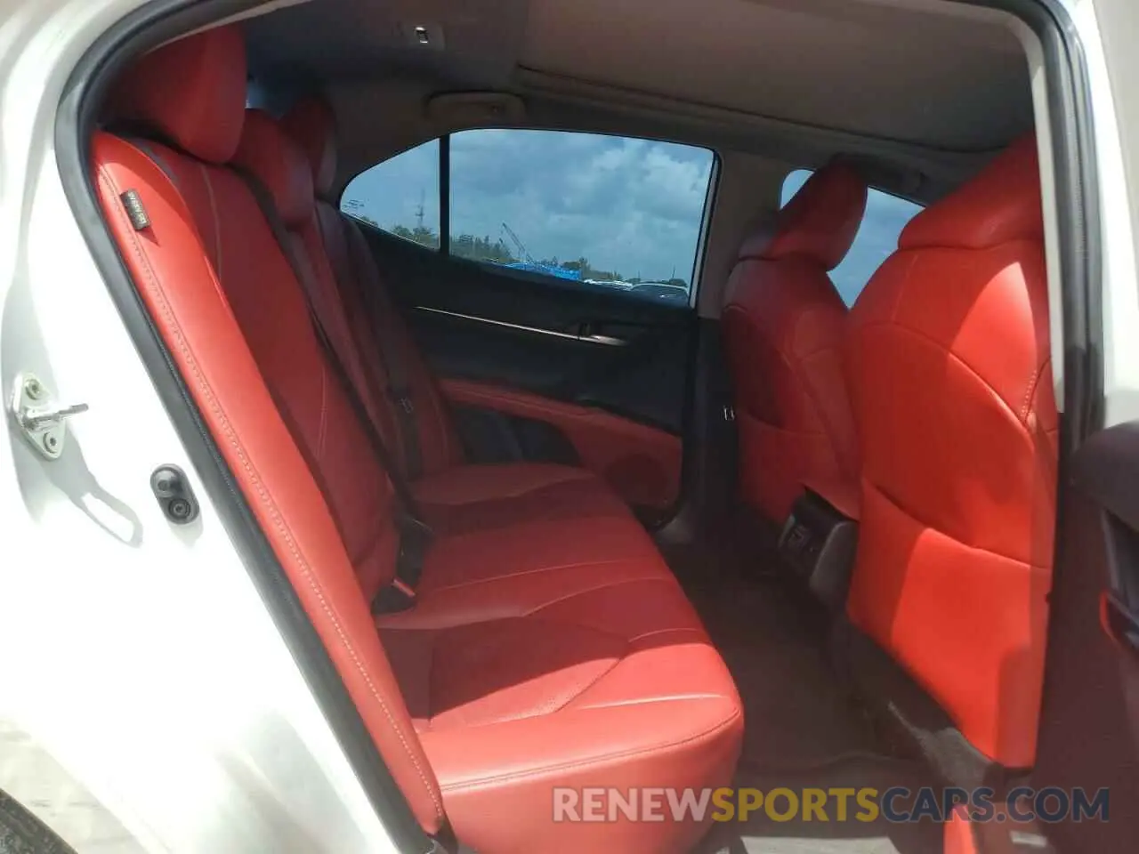 10 fotografías del automóvil dañado 4T1K61AK8NU024748 TOYOTA CAMRY 2022