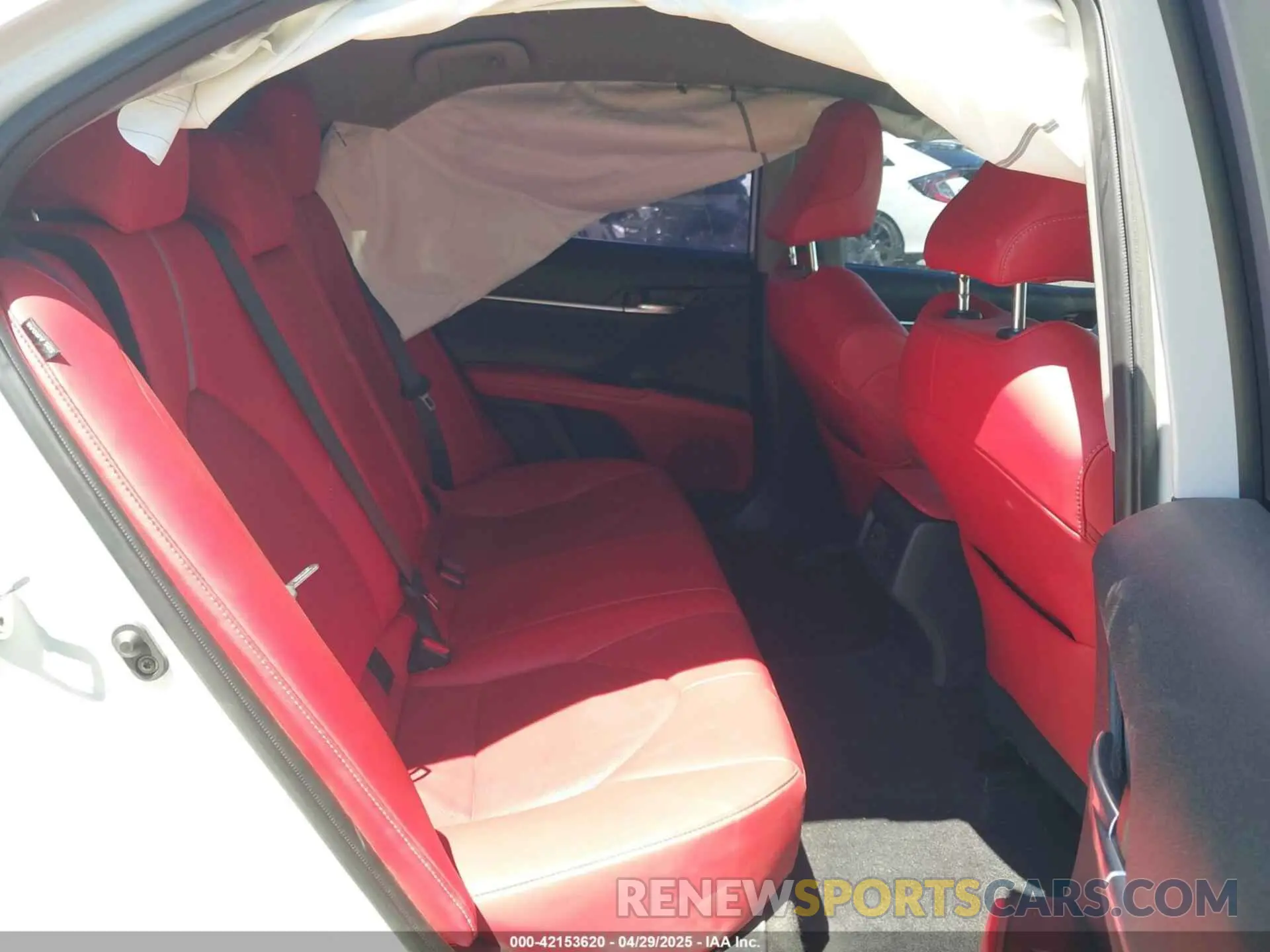 8 fotografías del automóvil dañado 4T1K61AK9NU017050 TOYOTA CAMRY 2022