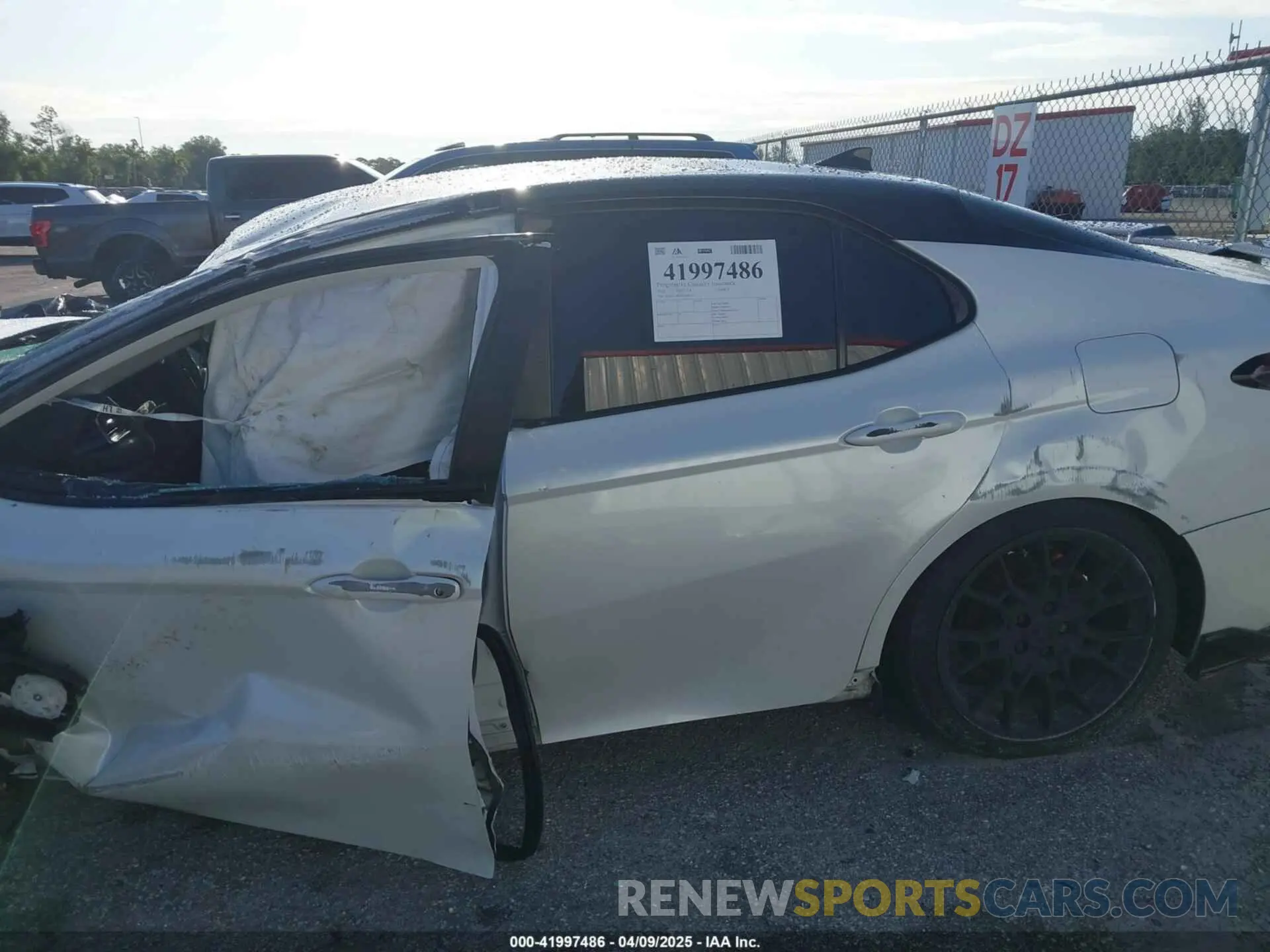 14 fotografías del automóvil dañado 4T1KZ1AK3NU068132 TOYOTA CAMRY 2022