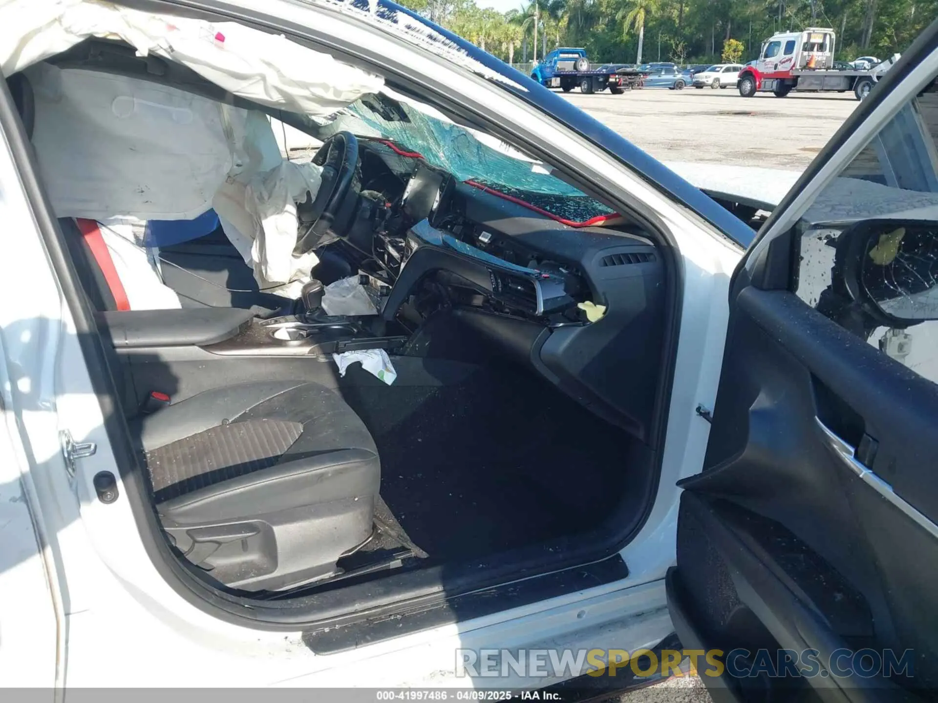 5 fotografías del automóvil dañado 4T1KZ1AK3NU068132 TOYOTA CAMRY 2022