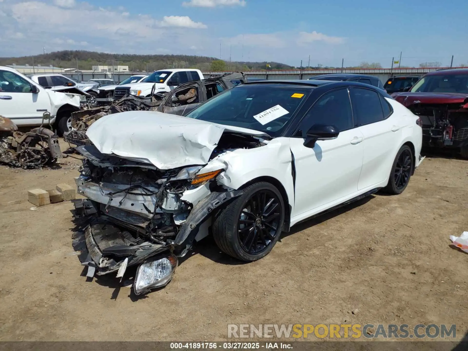 2 fotografías del automóvil dañado 4T1KZ1AK3NU070981 TOYOTA CAMRY 2022