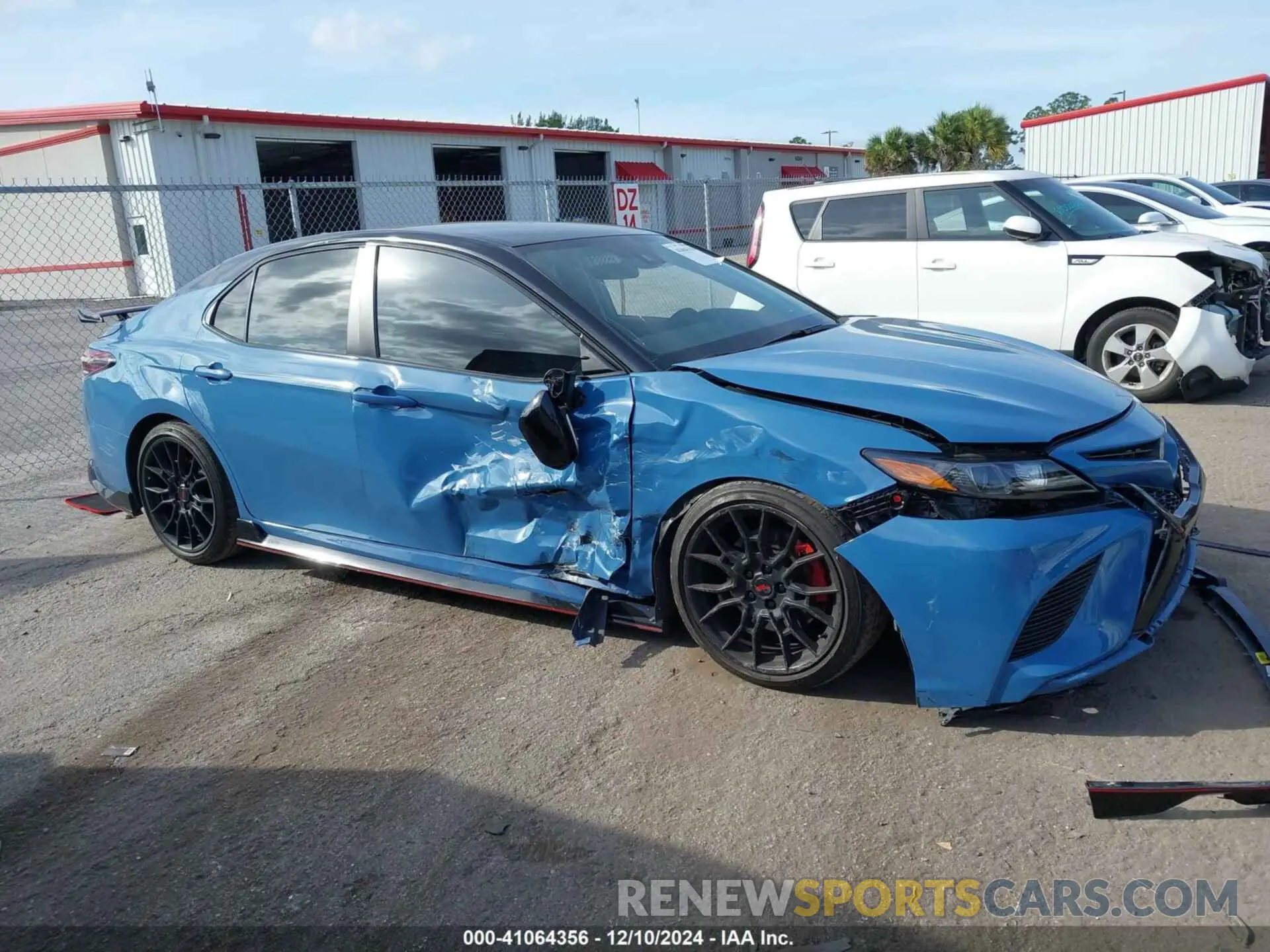 13 fotografías del automóvil dañado 4T1KZ1AK4NU070035 TOYOTA CAMRY 2022