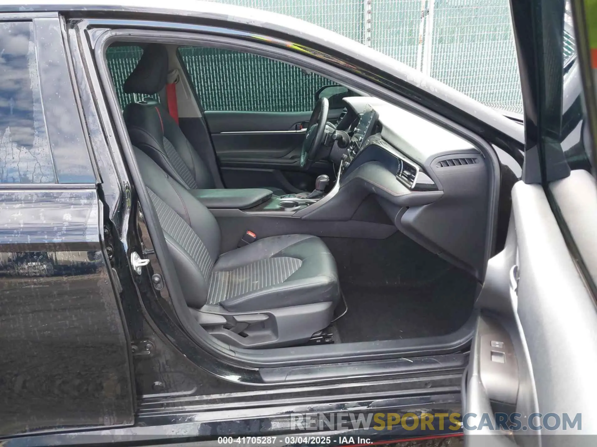 5 fotografías del automóvil dañado 4T1KZ1AK6NU066360 TOYOTA CAMRY 2022