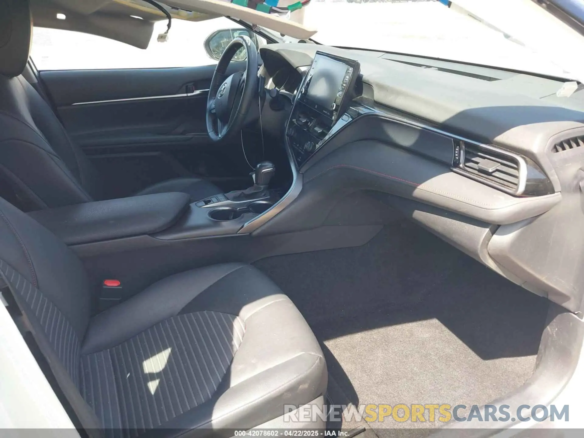 5 fotografías del automóvil dañado 4T1KZ1AK6NU066620 TOYOTA CAMRY 2022