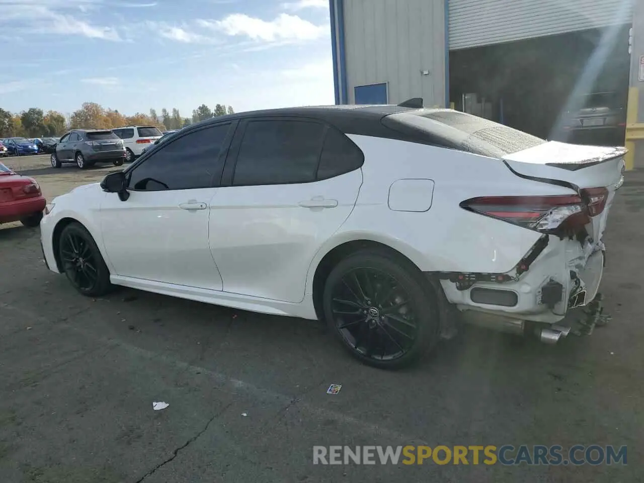 2 fotografías del automóvil dañado 4T1KZ1AK8NU062827 TOYOTA CAMRY 2022
