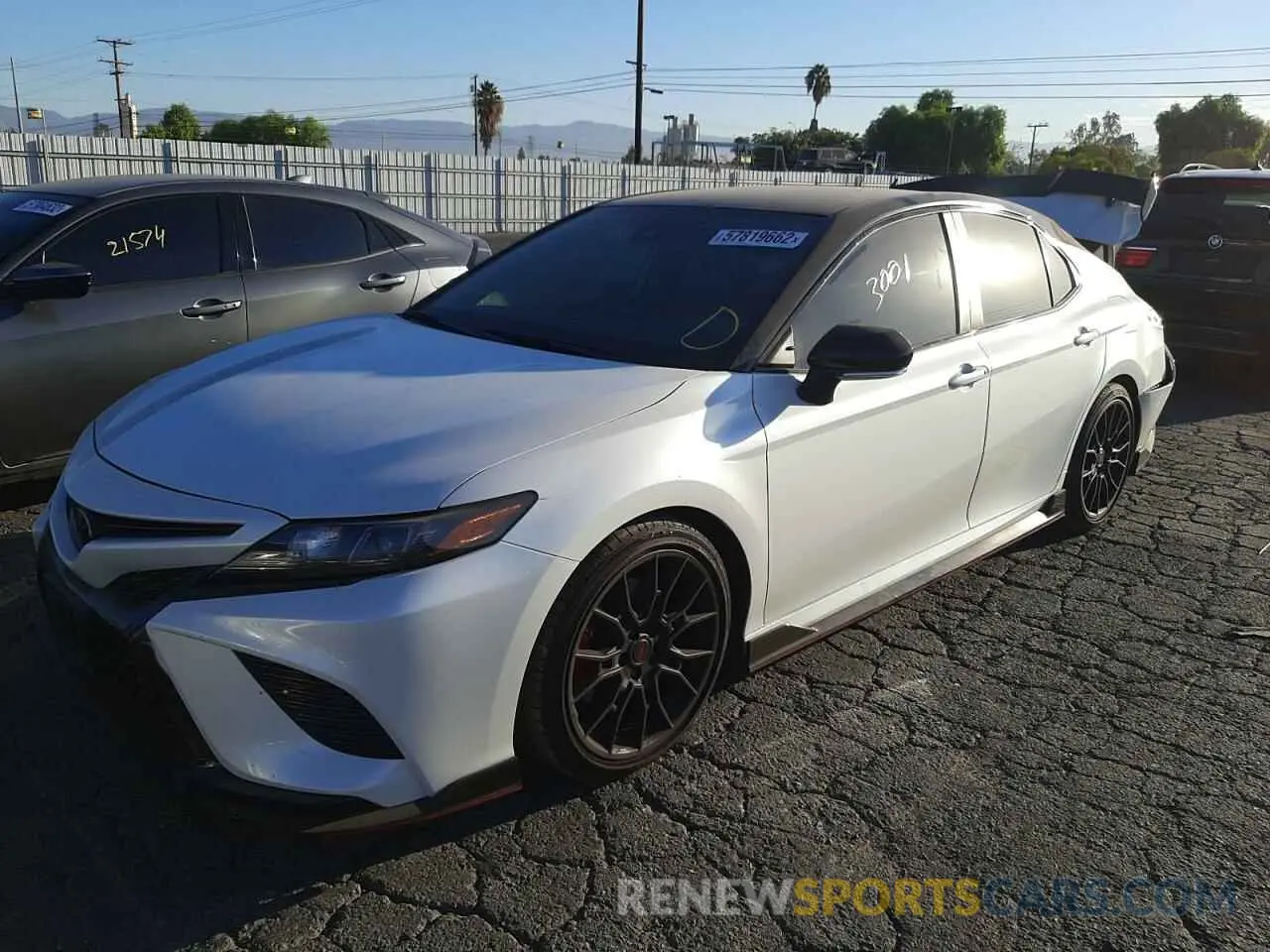 2 fotografías del automóvil dañado 4T1KZ1AK9NU069687 TOYOTA CAMRY 2022