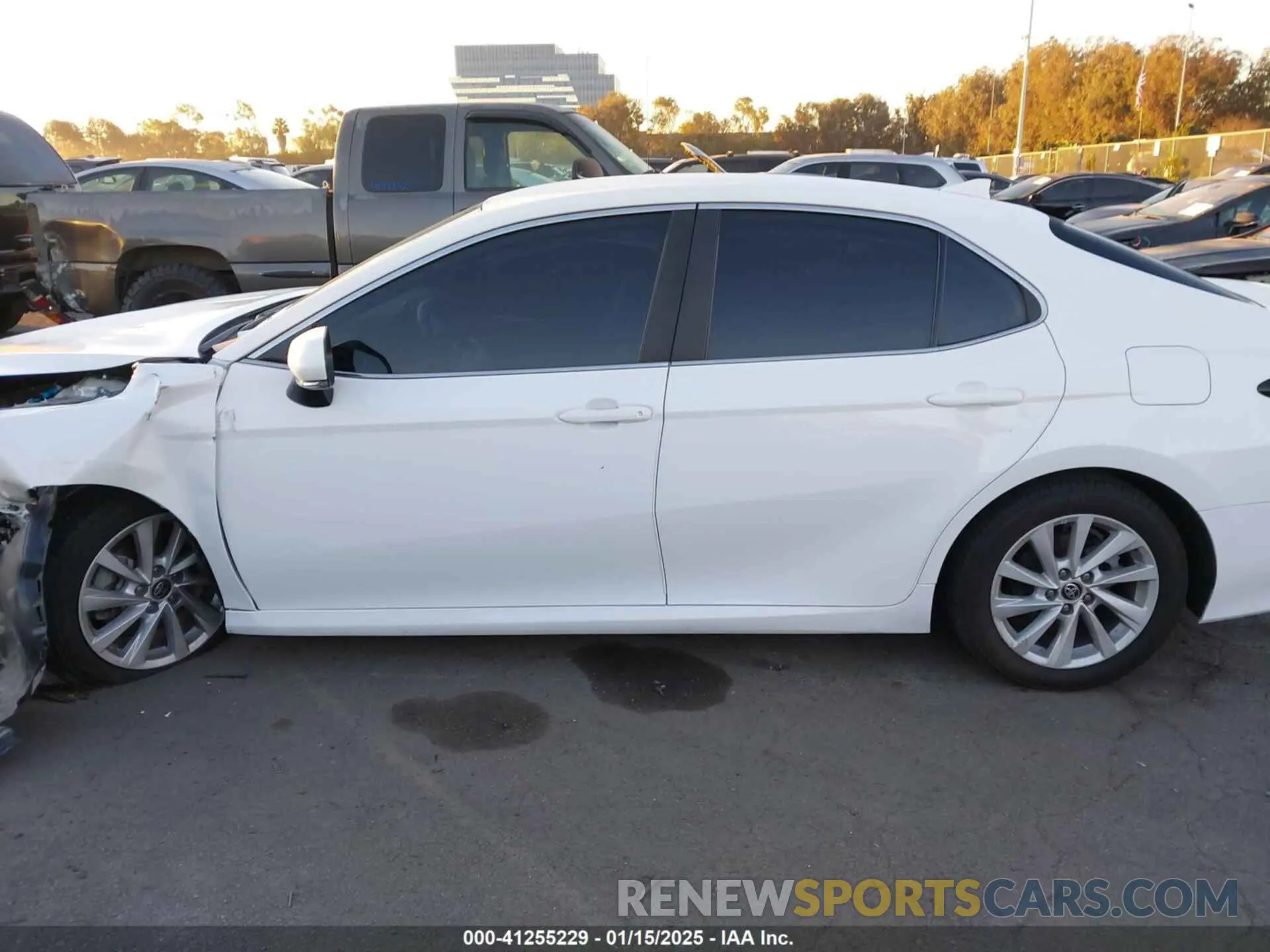 15 fotografías del automóvil dañado 4T1R11AKXNU047476 TOYOTA CAMRY 2022