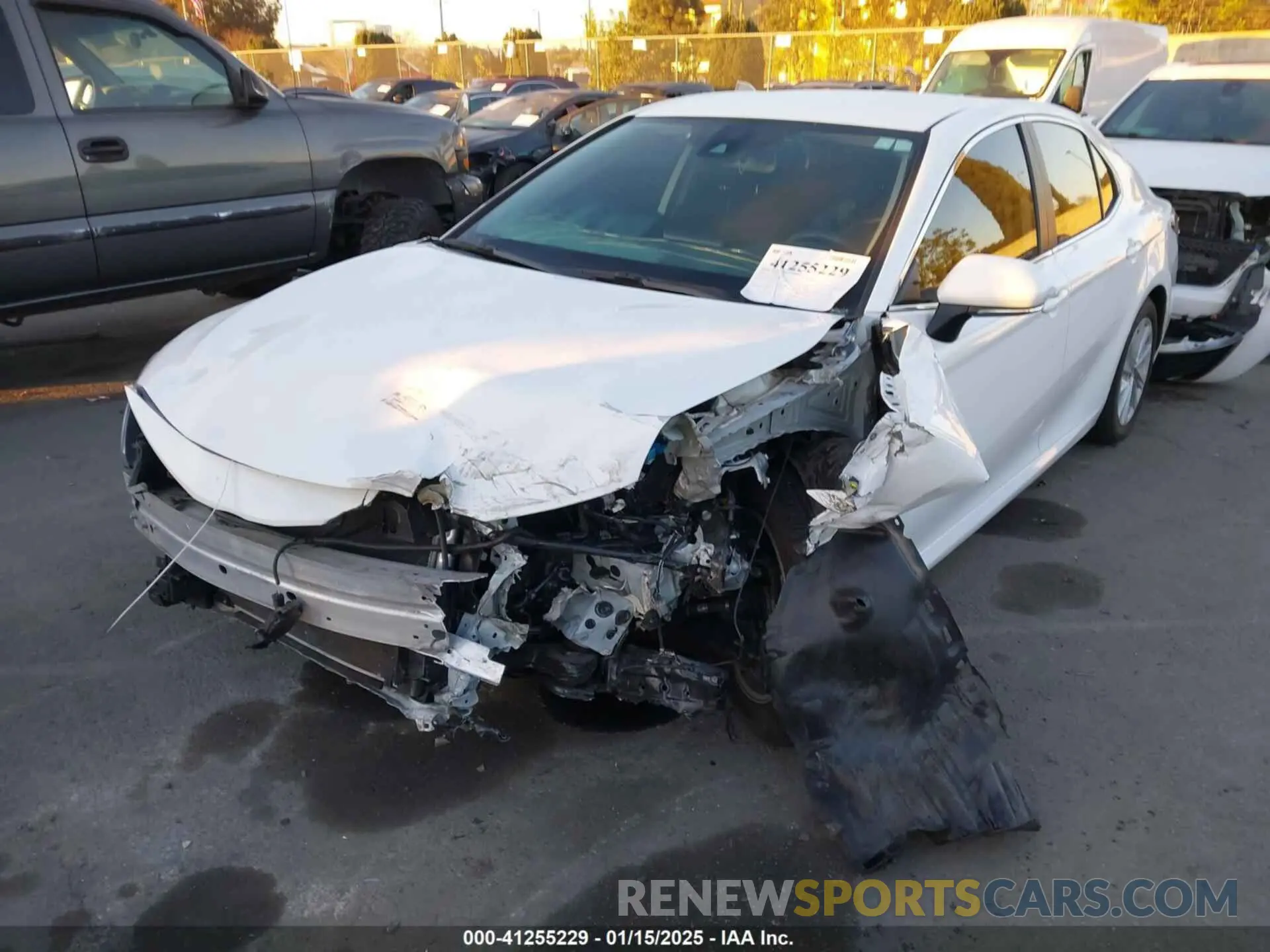 2 fotografías del automóvil dañado 4T1R11AKXNU047476 TOYOTA CAMRY 2022
