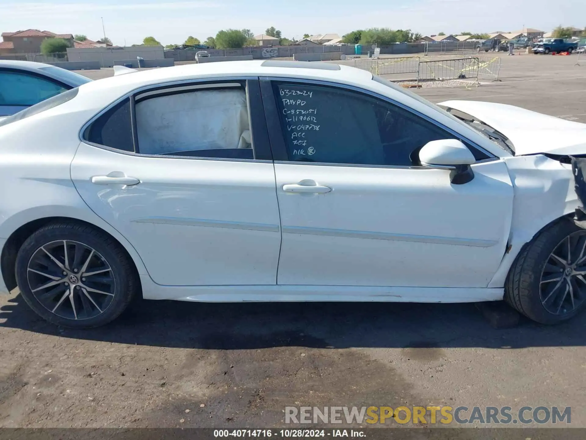 13 fotografías del automóvil dañado 4T1S11AK1NU047738 TOYOTA CAMRY 2022
