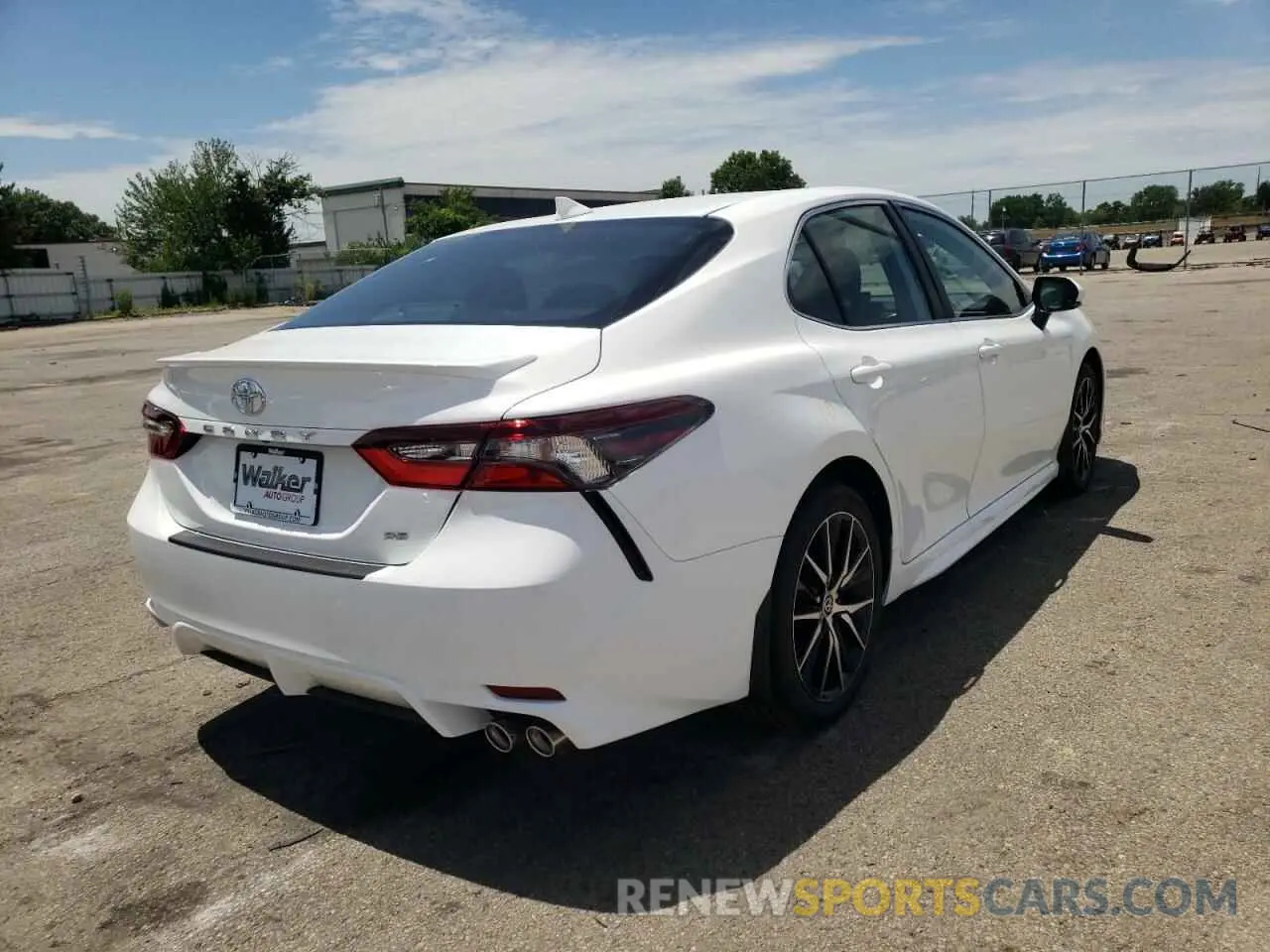 4 fotografías del automóvil dañado 4T1S11AK4NU051170 TOYOTA CAMRY 2022
