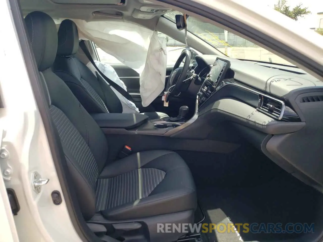 5 fotografías del automóvil dañado 4T1S11AK4NU051170 TOYOTA CAMRY 2022