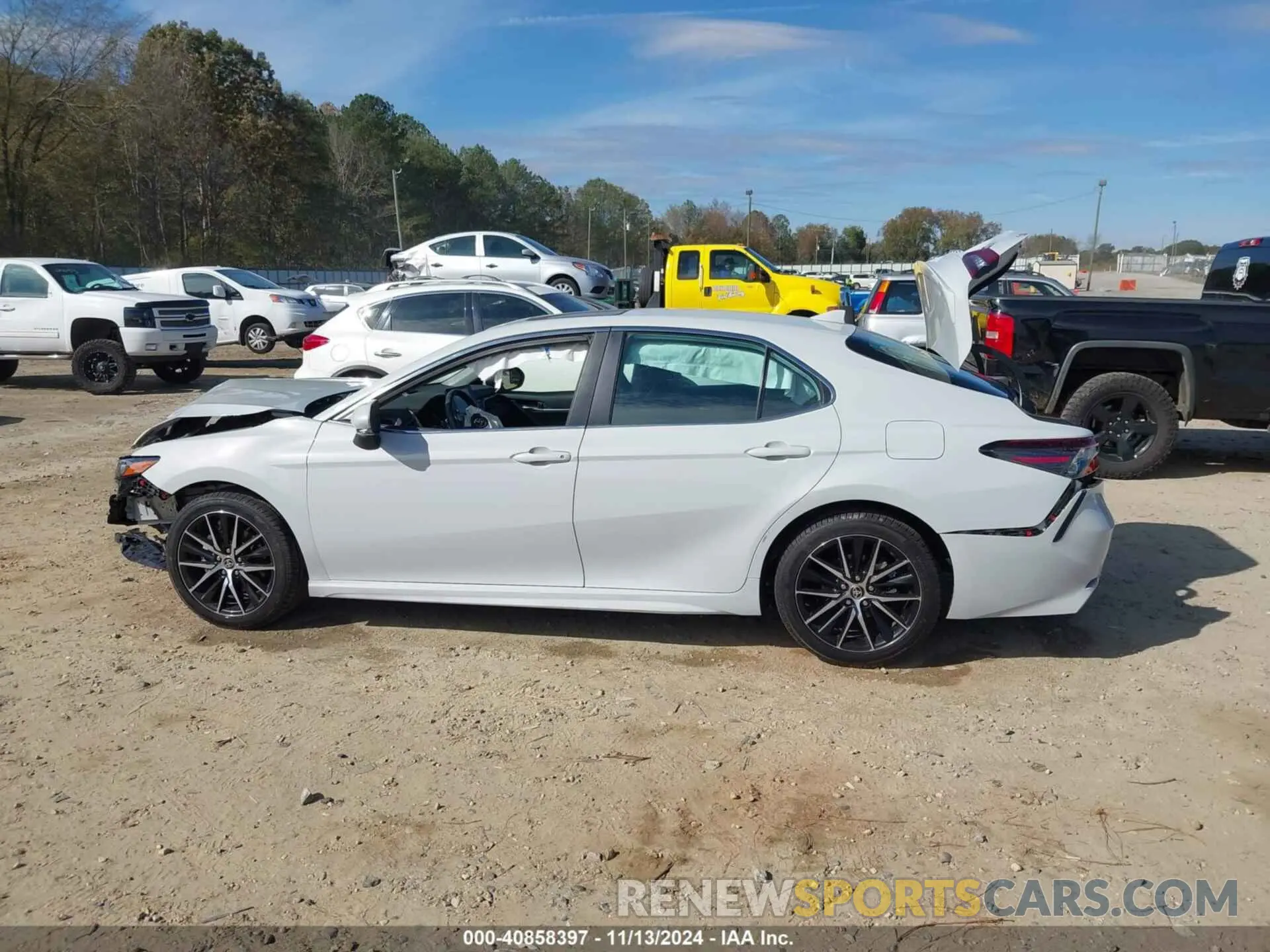 15 fotografías del automóvil dañado 4T1S11AKXNU046166 TOYOTA CAMRY 2022