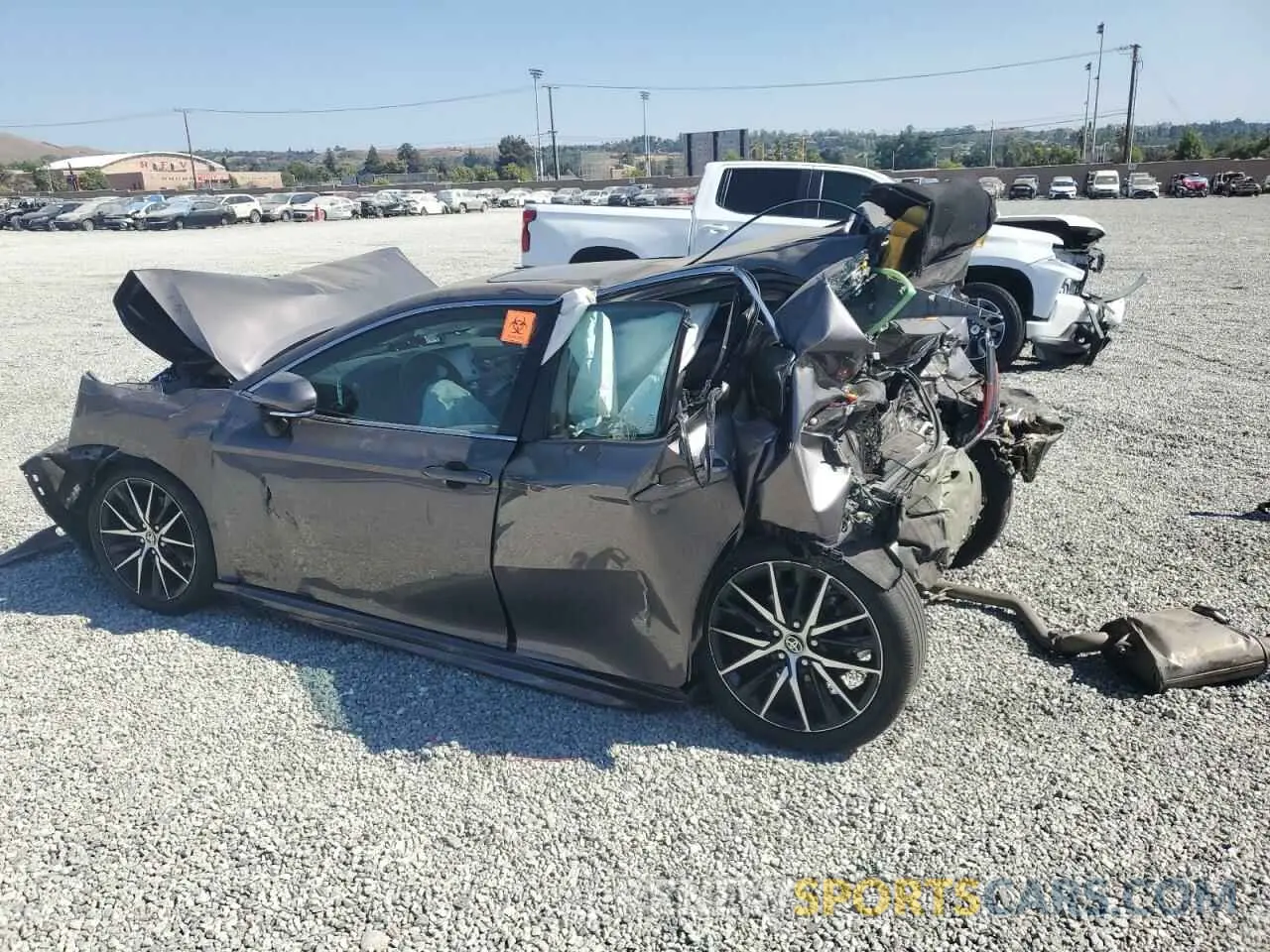 2 fotografías del automóvil dañado 4T1S31AK1NU586015 TOYOTA CAMRY 2022