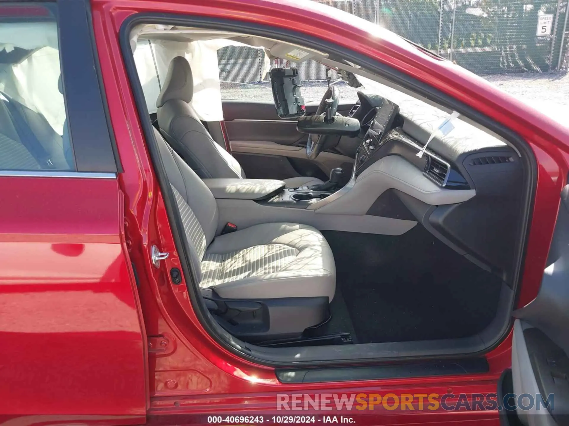 5 fotografías del automóvil dañado 4T1S31AK3NU033611 TOYOTA CAMRY 2022