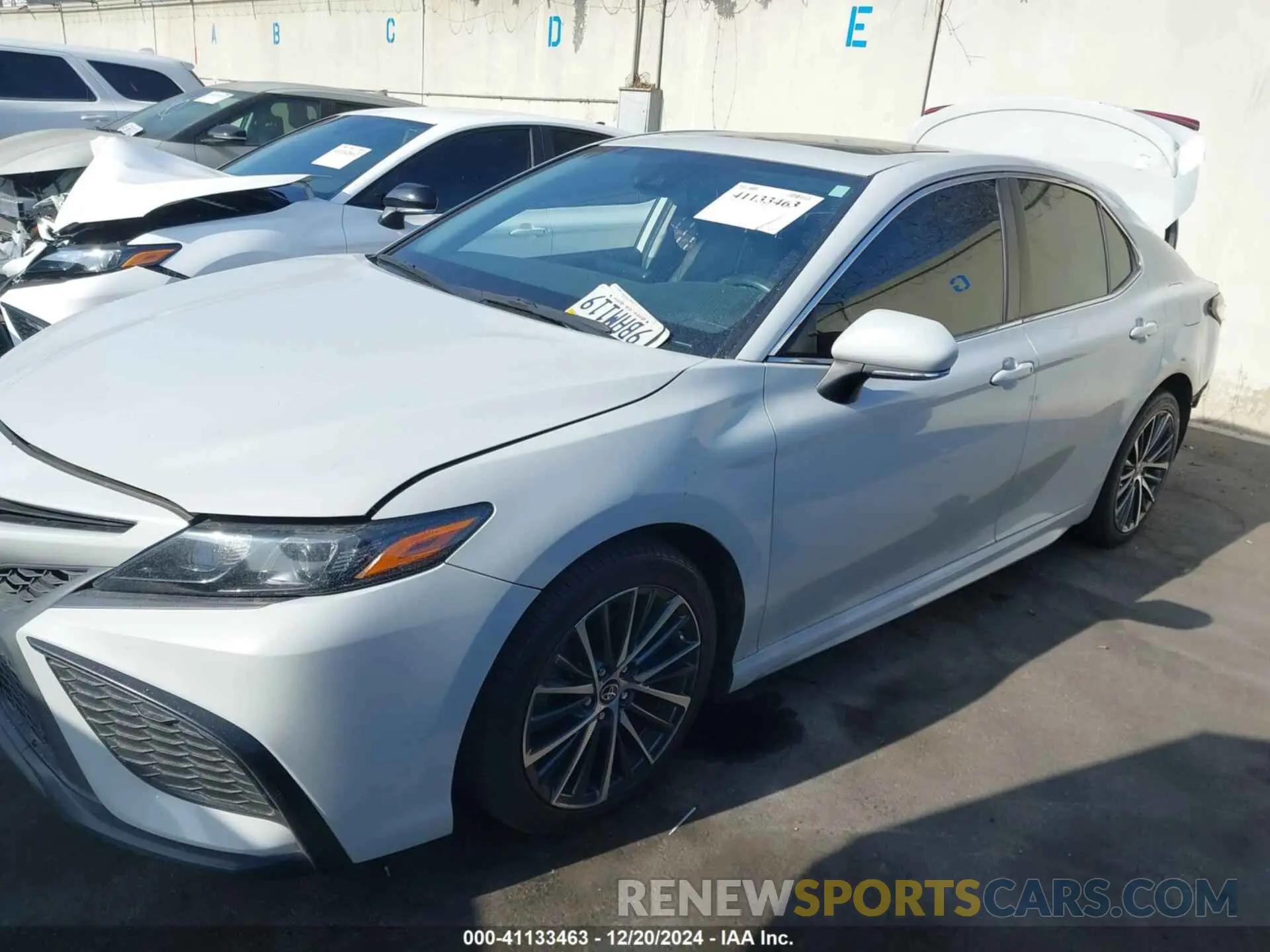 2 fotografías del automóvil dañado 4T1S31AK5NU039930 TOYOTA CAMRY 2022