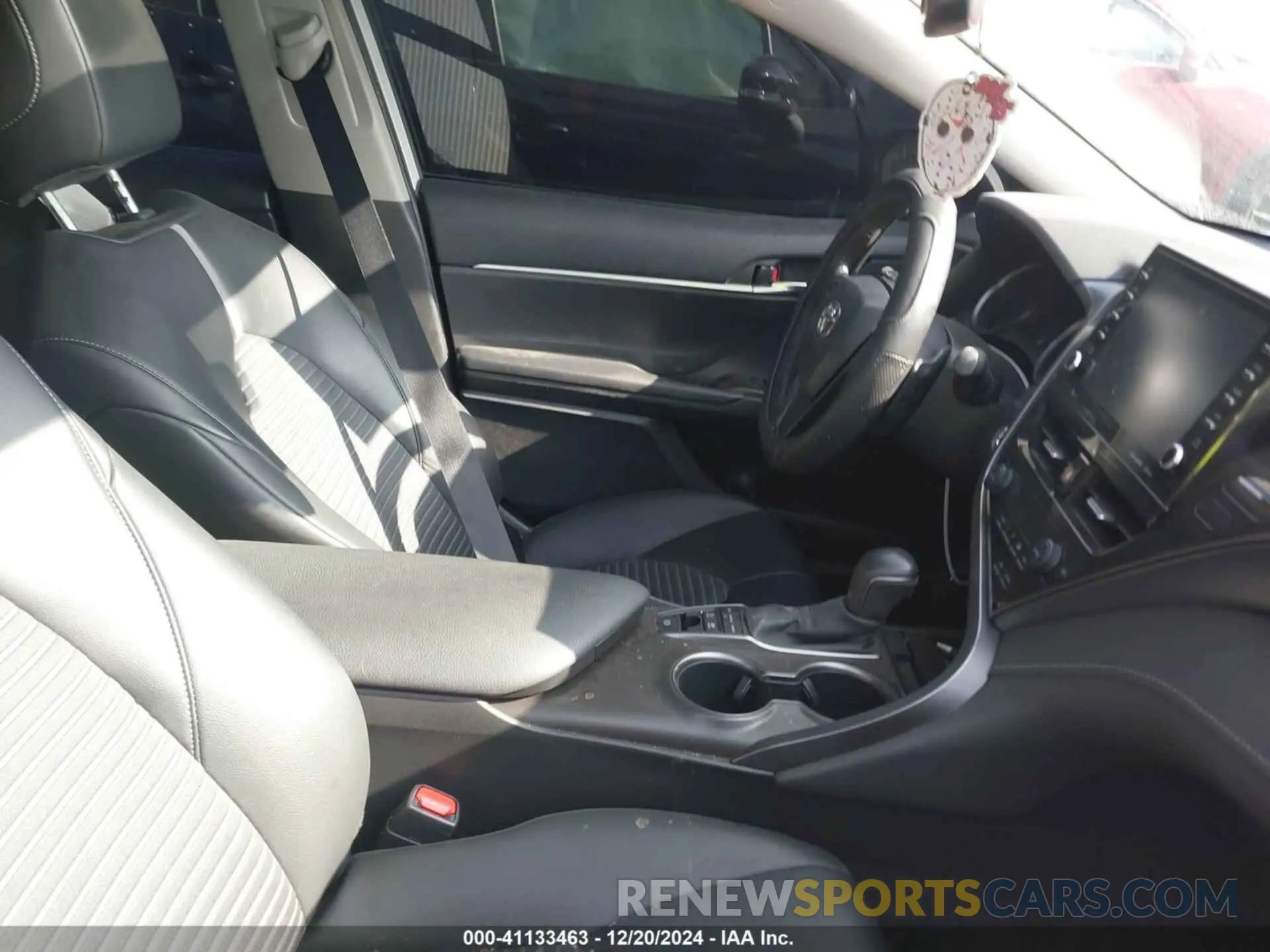 5 fotografías del automóvil dañado 4T1S31AK5NU039930 TOYOTA CAMRY 2022