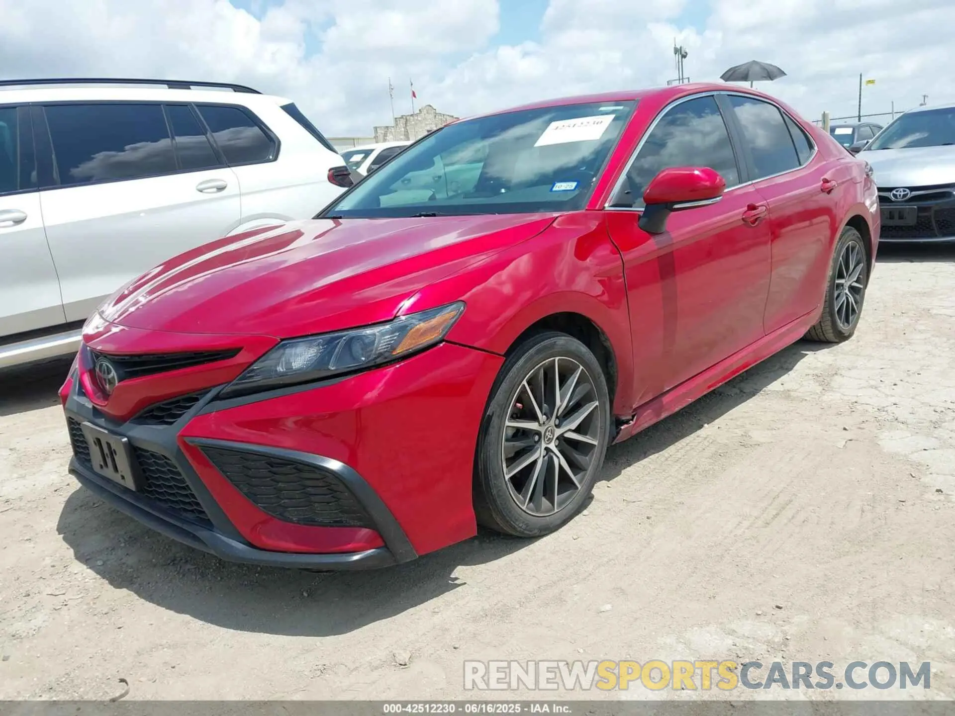 2 fotografías del automóvil dañado 4T1T11AK0NU498938 TOYOTA CAMRY 2022