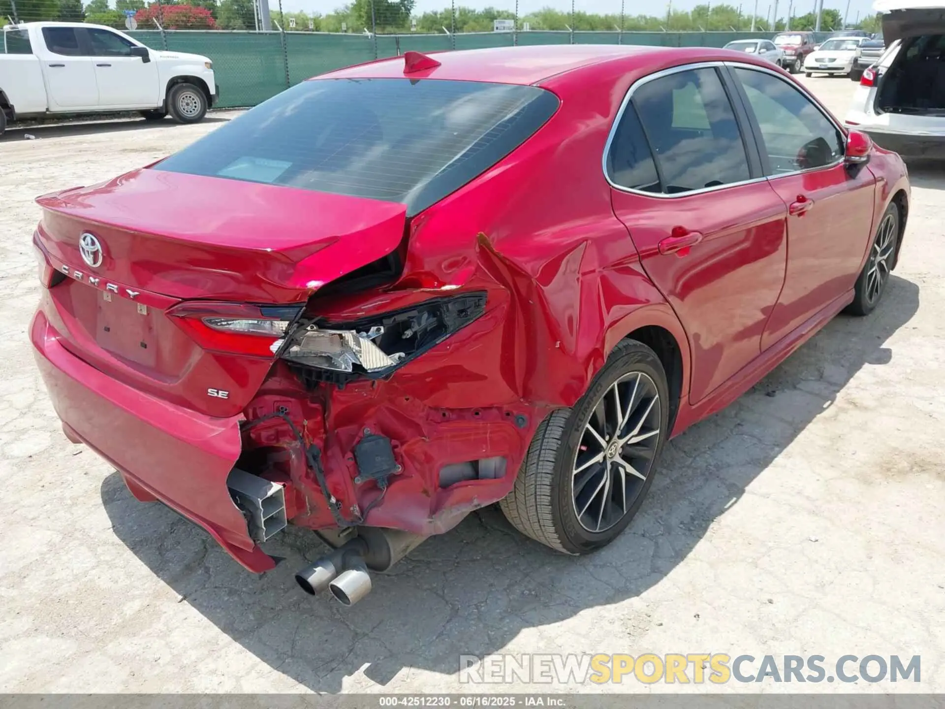 4 fotografías del automóvil dañado 4T1T11AK0NU498938 TOYOTA CAMRY 2022