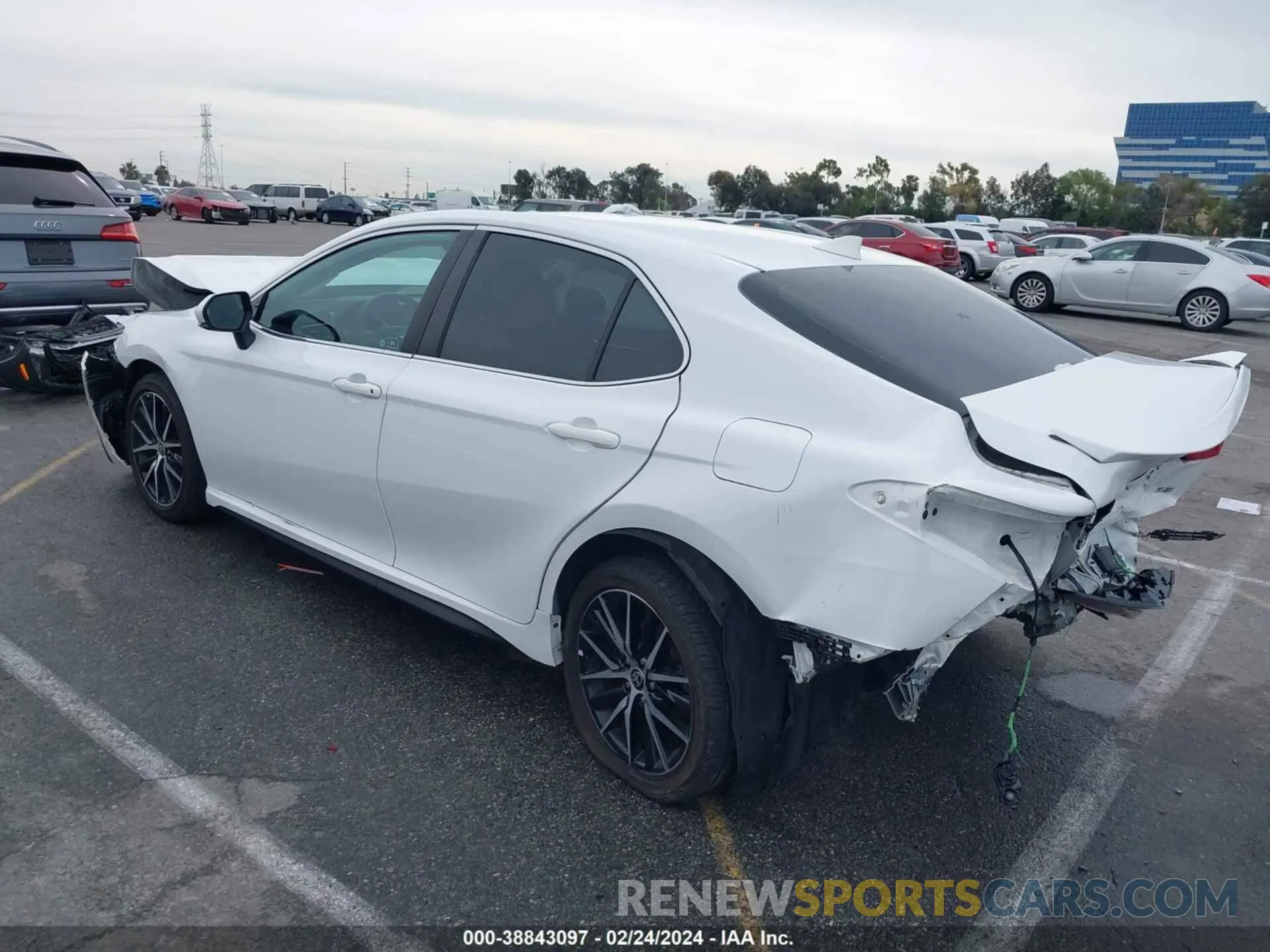 3 fotografías del automóvil dañado 4T1T11AK1NU642867 TOYOTA CAMRY 2022