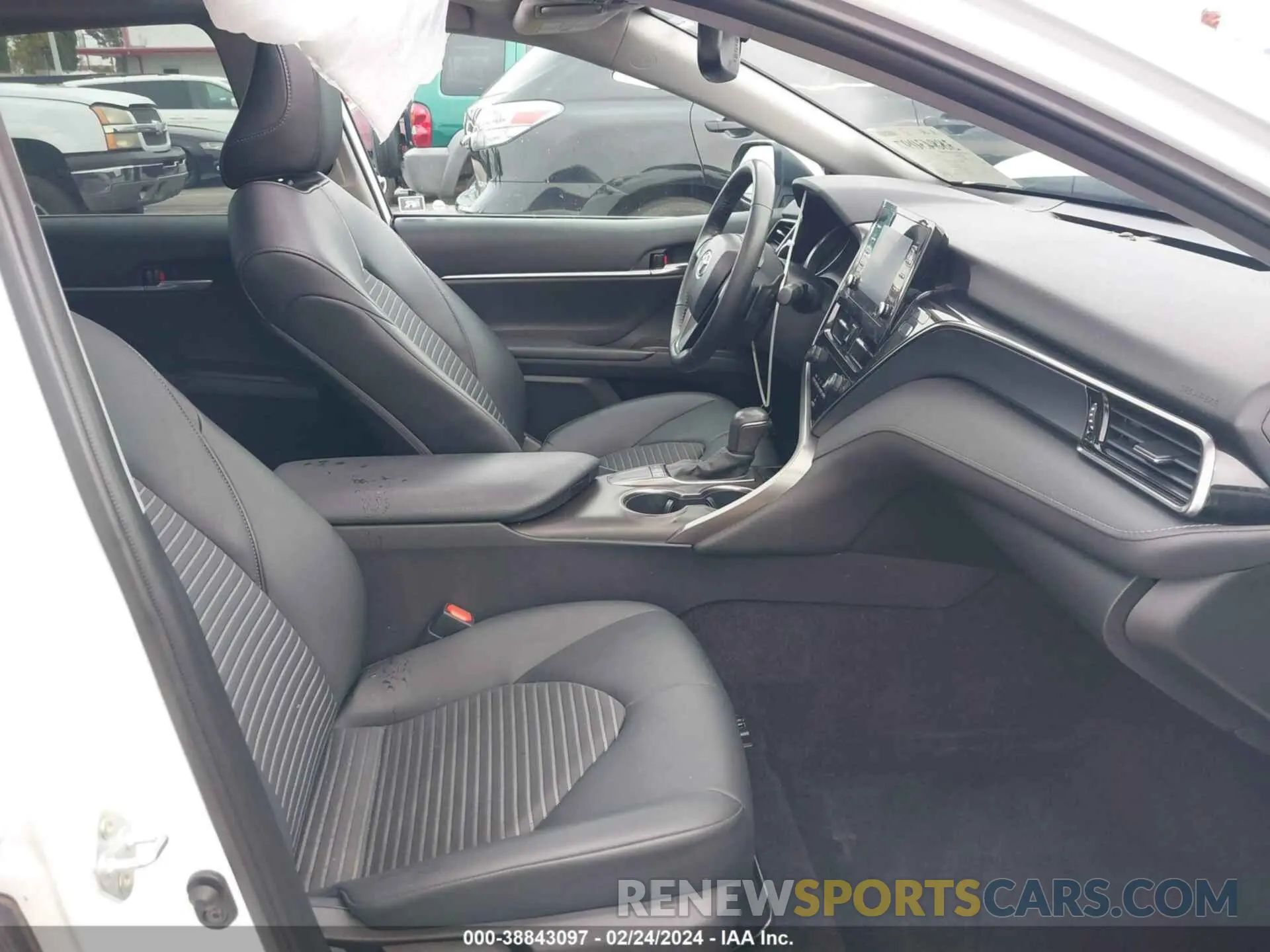 5 fotografías del automóvil dañado 4T1T11AK1NU642867 TOYOTA CAMRY 2022