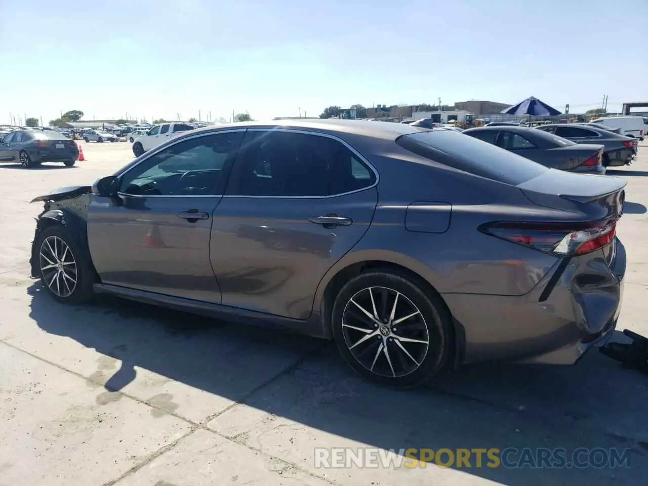 2 fotografías del automóvil dañado 4T1T11AK1NU668319 TOYOTA CAMRY 2022