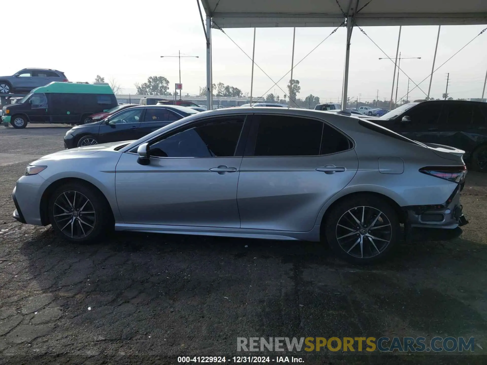 15 fotografías del automóvil dañado 4T1T11AK1NU702002 TOYOTA CAMRY 2022