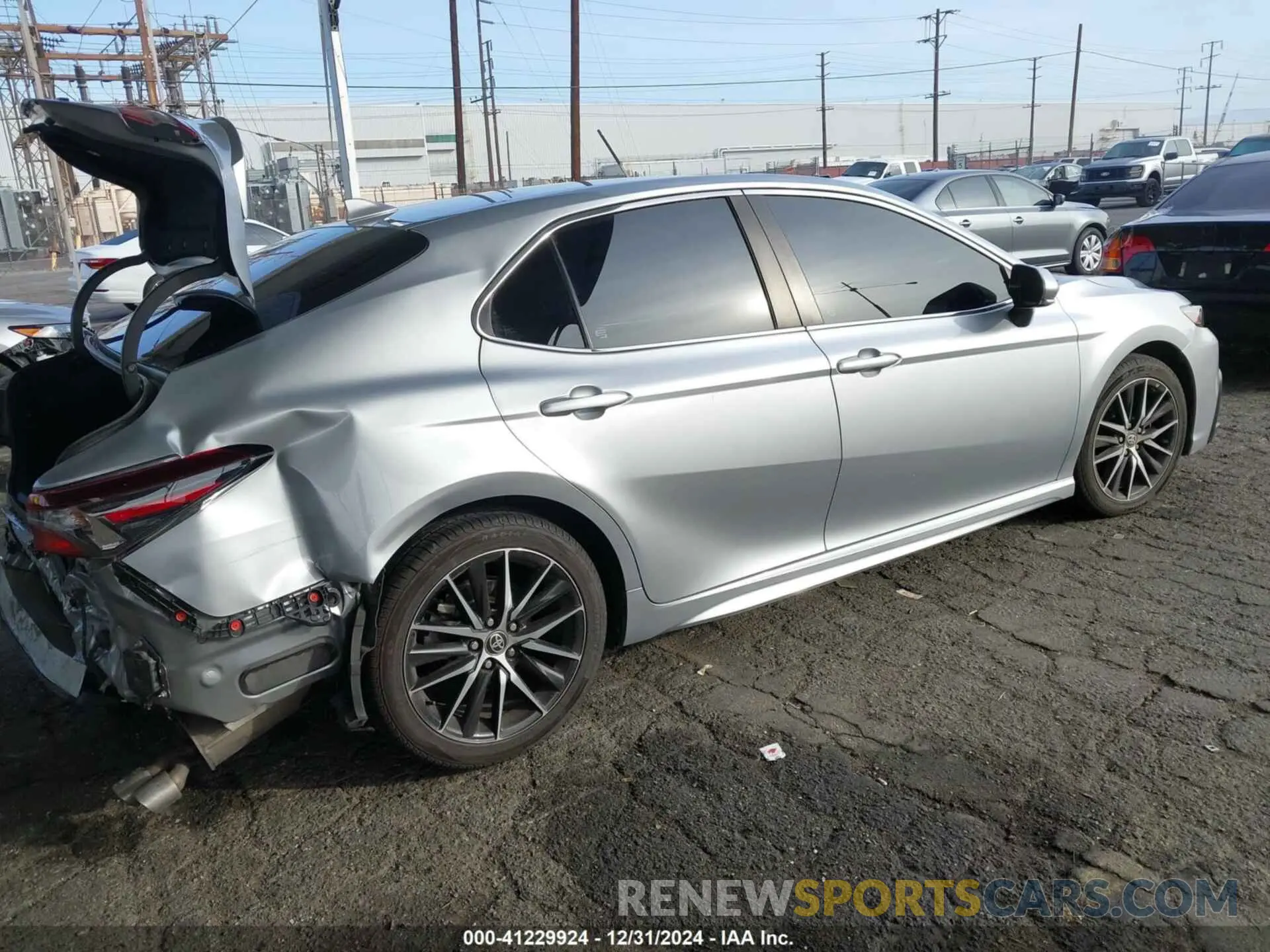 4 fotografías del automóvil dañado 4T1T11AK1NU702002 TOYOTA CAMRY 2022