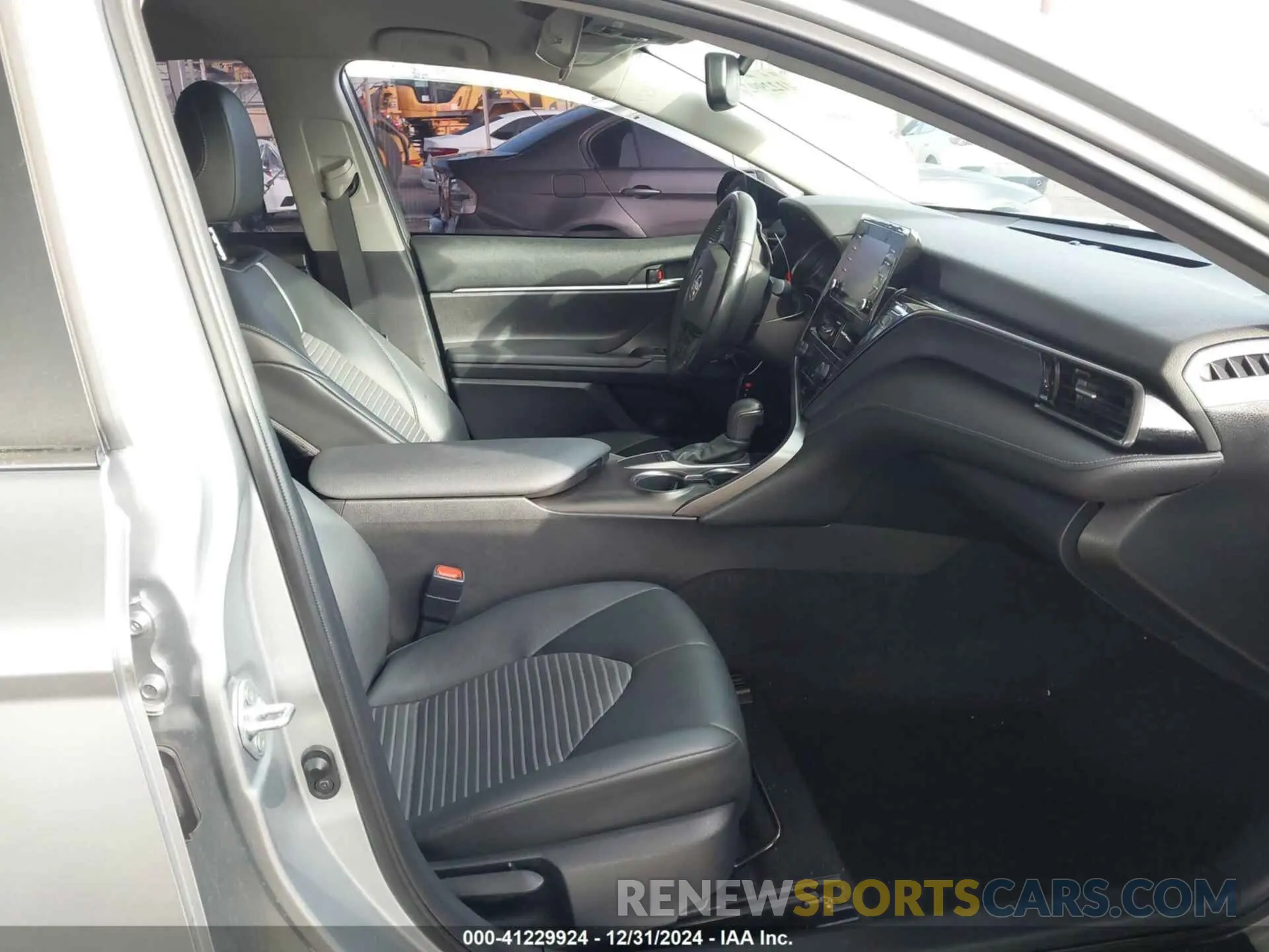 5 fotografías del automóvil dañado 4T1T11AK1NU702002 TOYOTA CAMRY 2022