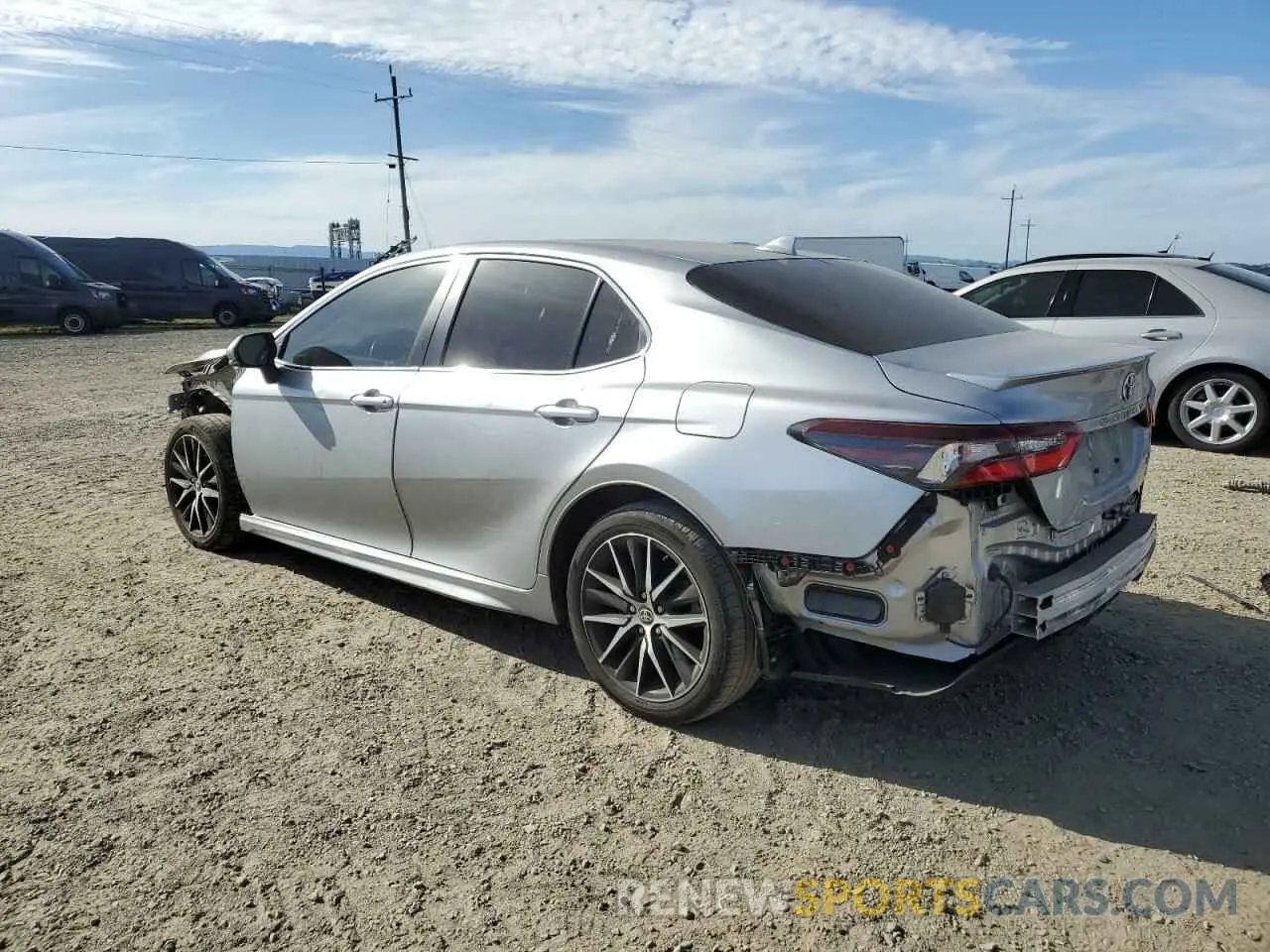 2 fotografías del automóvil dañado 4T1T11AK1NU702257 TOYOTA CAMRY 2022