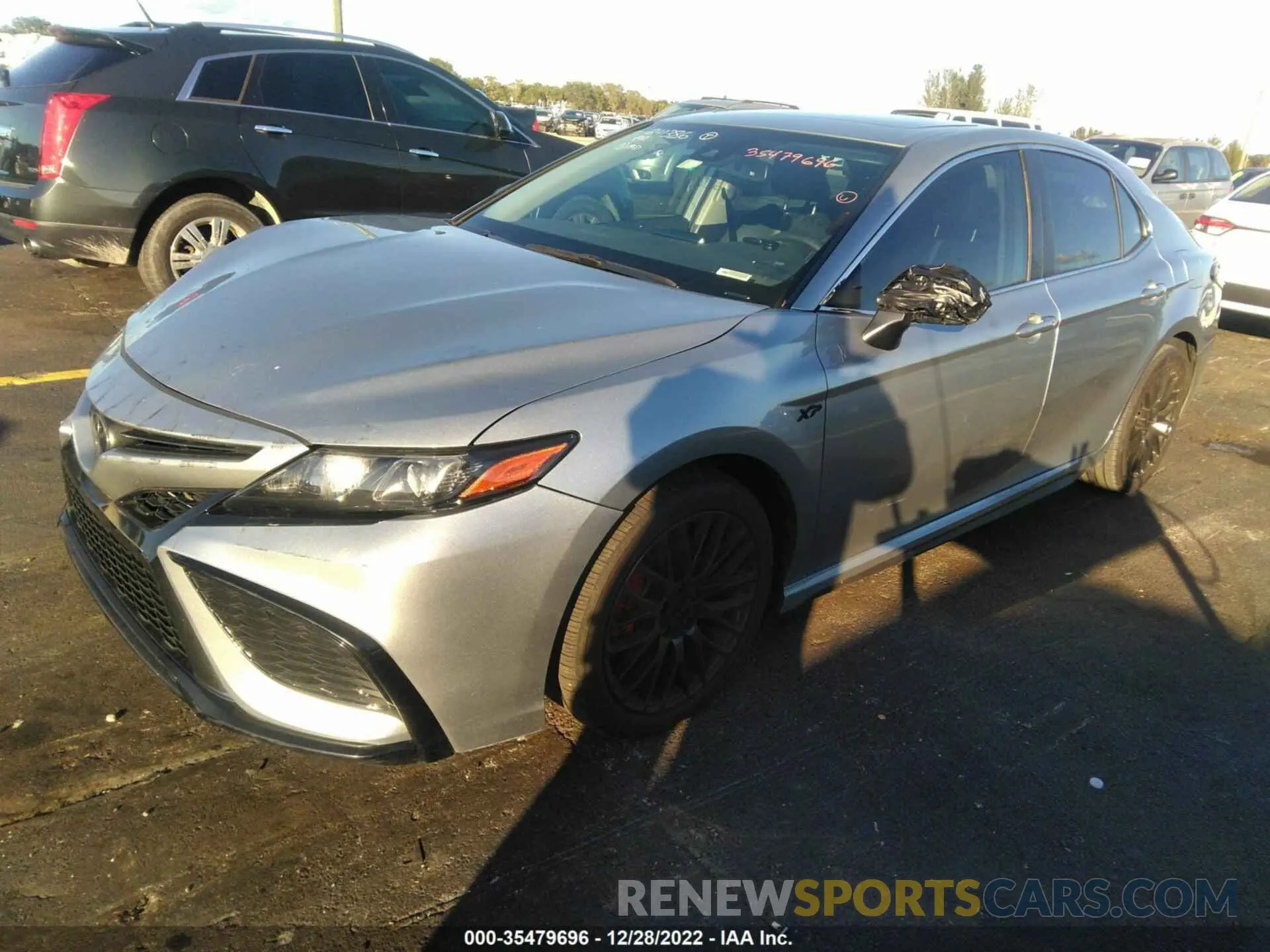2 fotografías del automóvil dañado 4T1T11AK2NU641386 TOYOTA CAMRY 2022