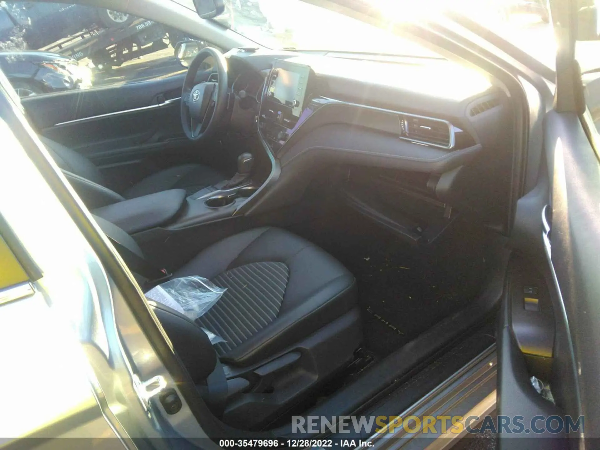 5 fotografías del automóvil dañado 4T1T11AK2NU641386 TOYOTA CAMRY 2022