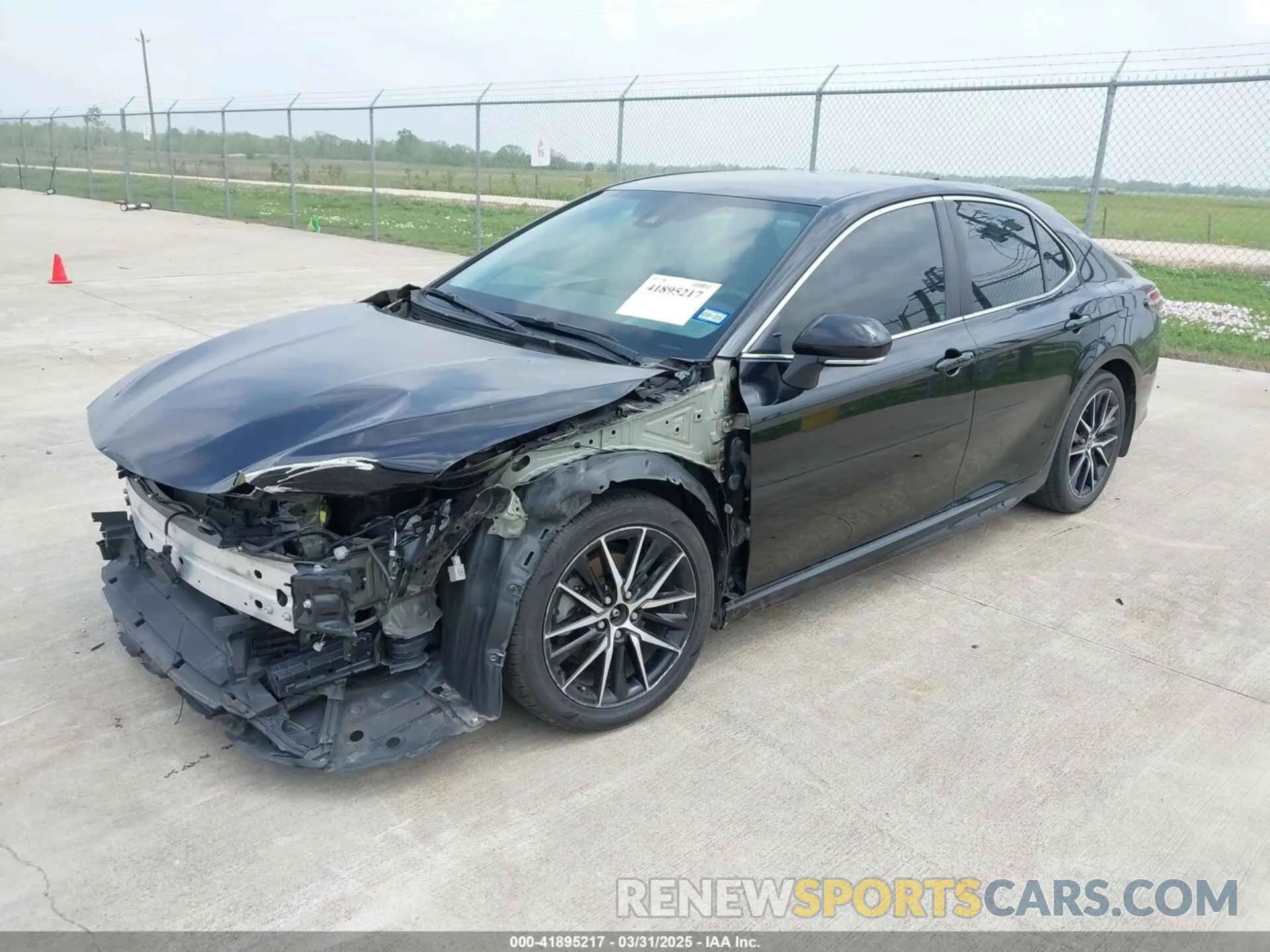 2 fotografías del automóvil dañado 4T1T11AK3NU016933 TOYOTA CAMRY 2022
