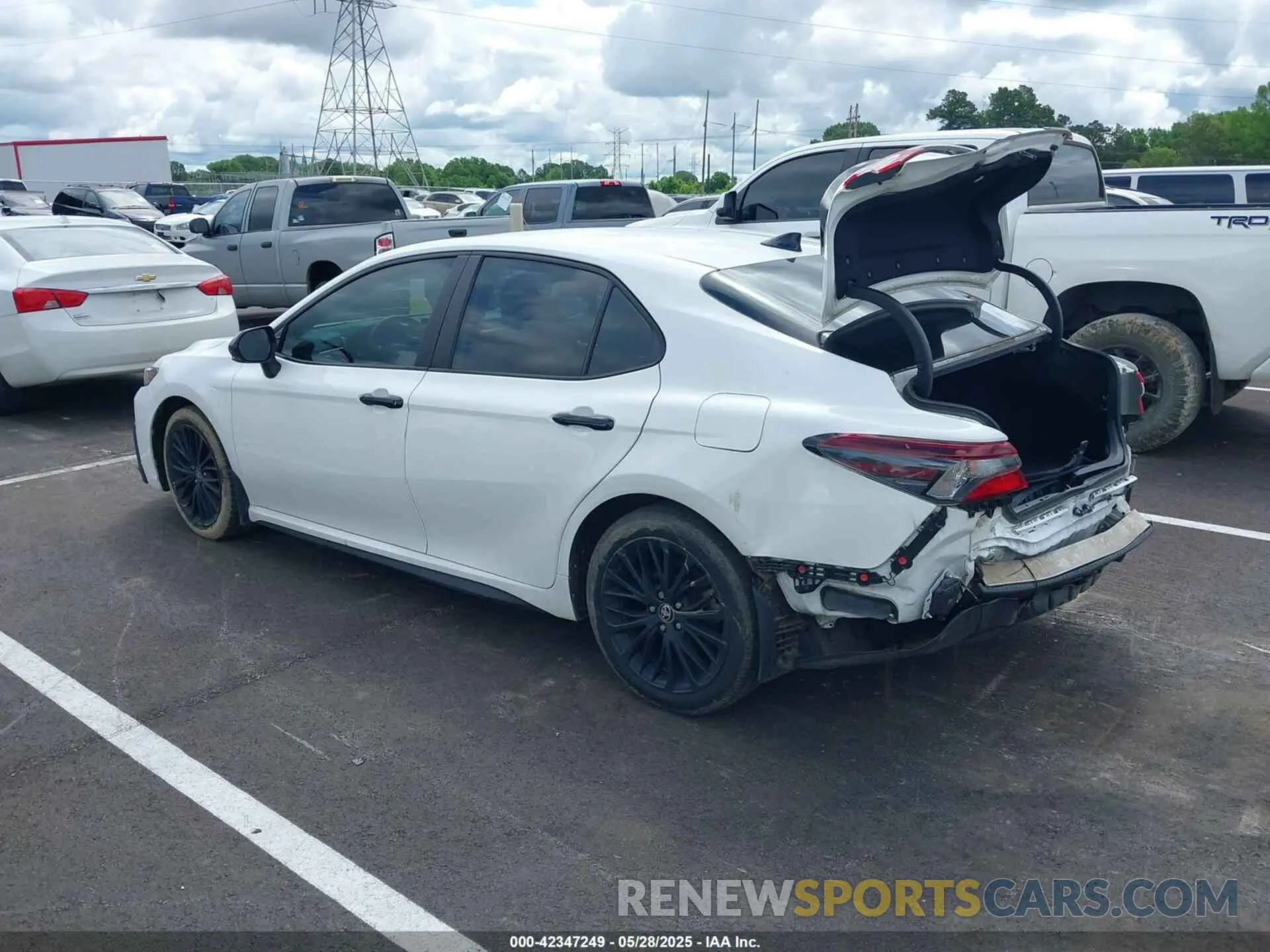 3 fotografías del automóvil dañado 4T1T11AK3NU066747 TOYOTA CAMRY 2022