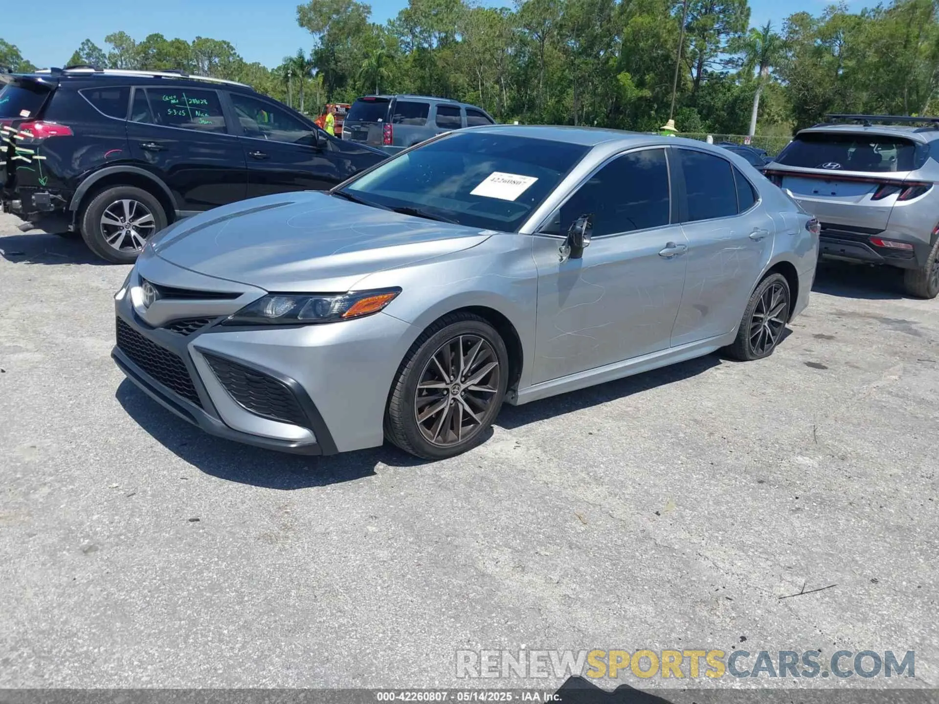 2 fotografías del automóvil dañado 4T1T11AK3NU622393 TOYOTA CAMRY 2022