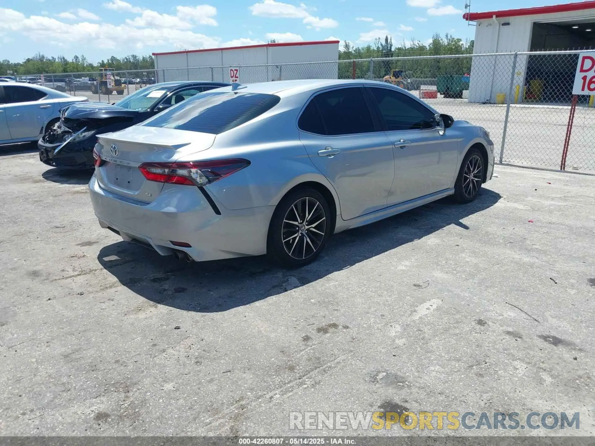 4 fotografías del automóvil dañado 4T1T11AK3NU622393 TOYOTA CAMRY 2022
