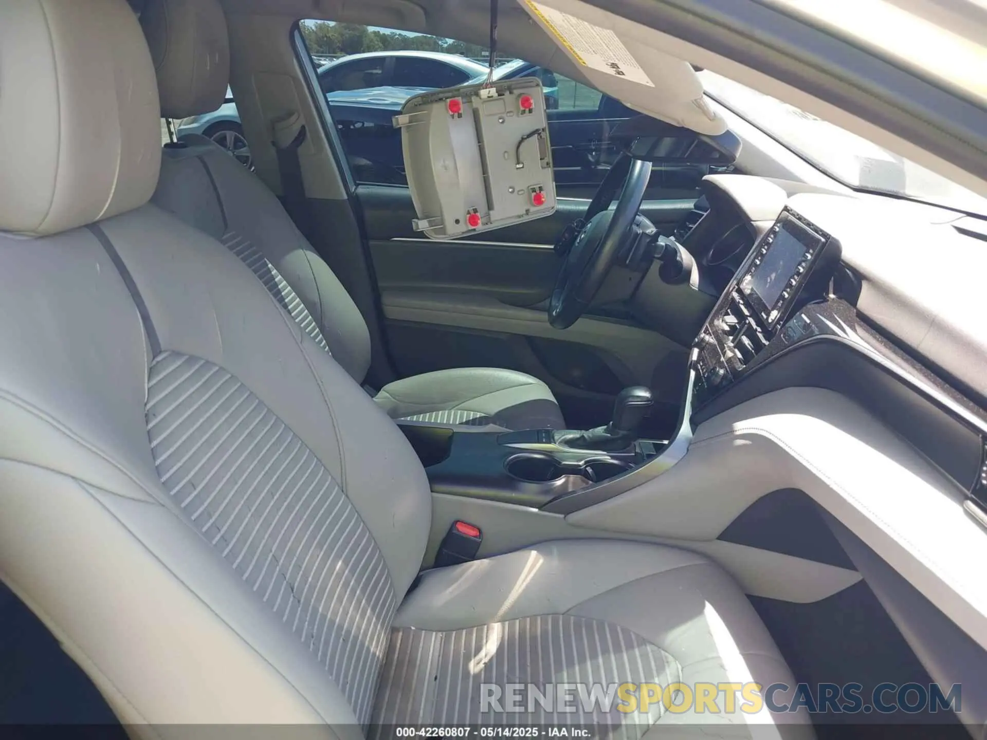 5 fotografías del automóvil dañado 4T1T11AK3NU622393 TOYOTA CAMRY 2022