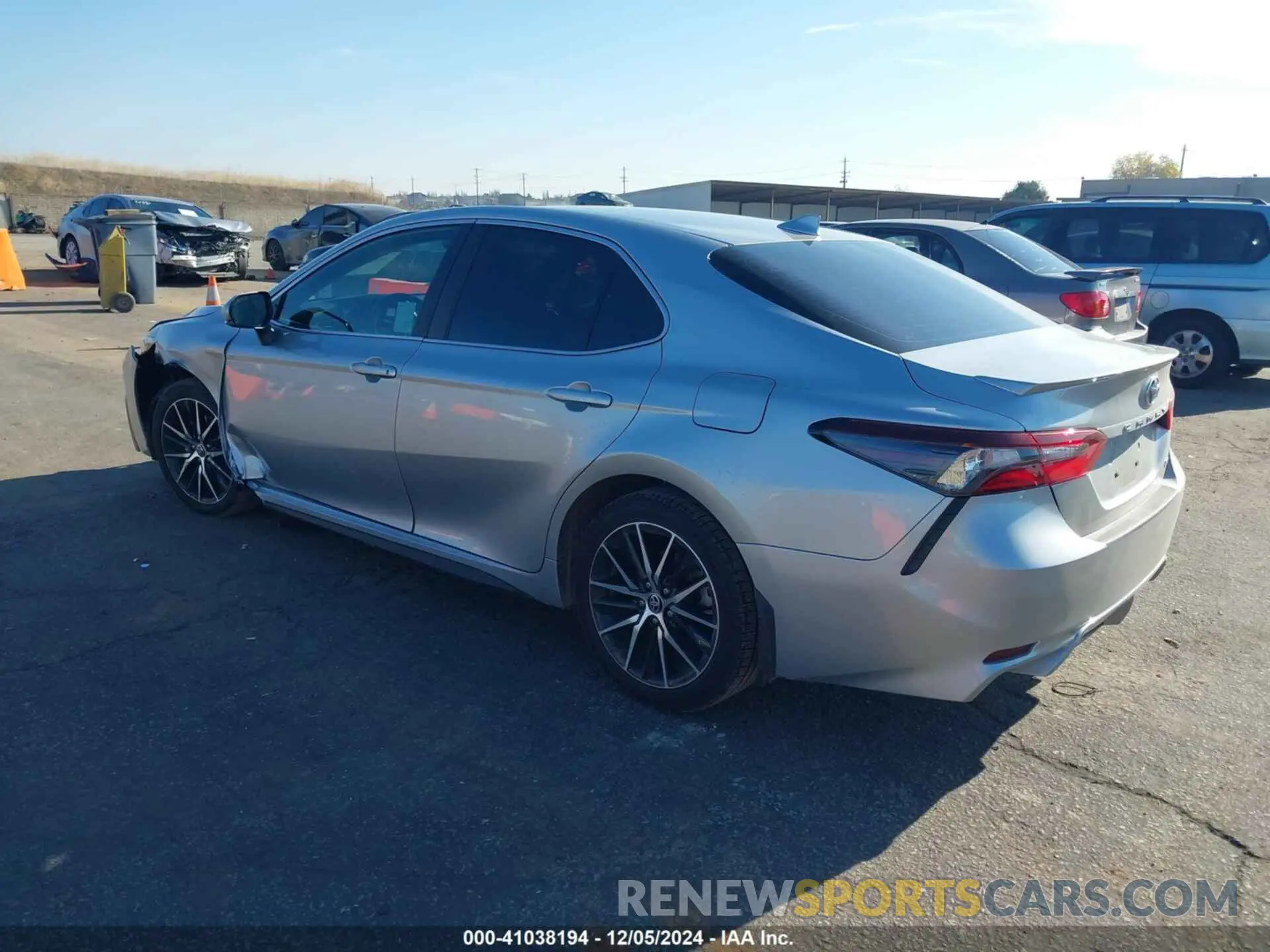 3 fotografías del automóvil dañado 4T1T11AK3NU630736 TOYOTA CAMRY 2022