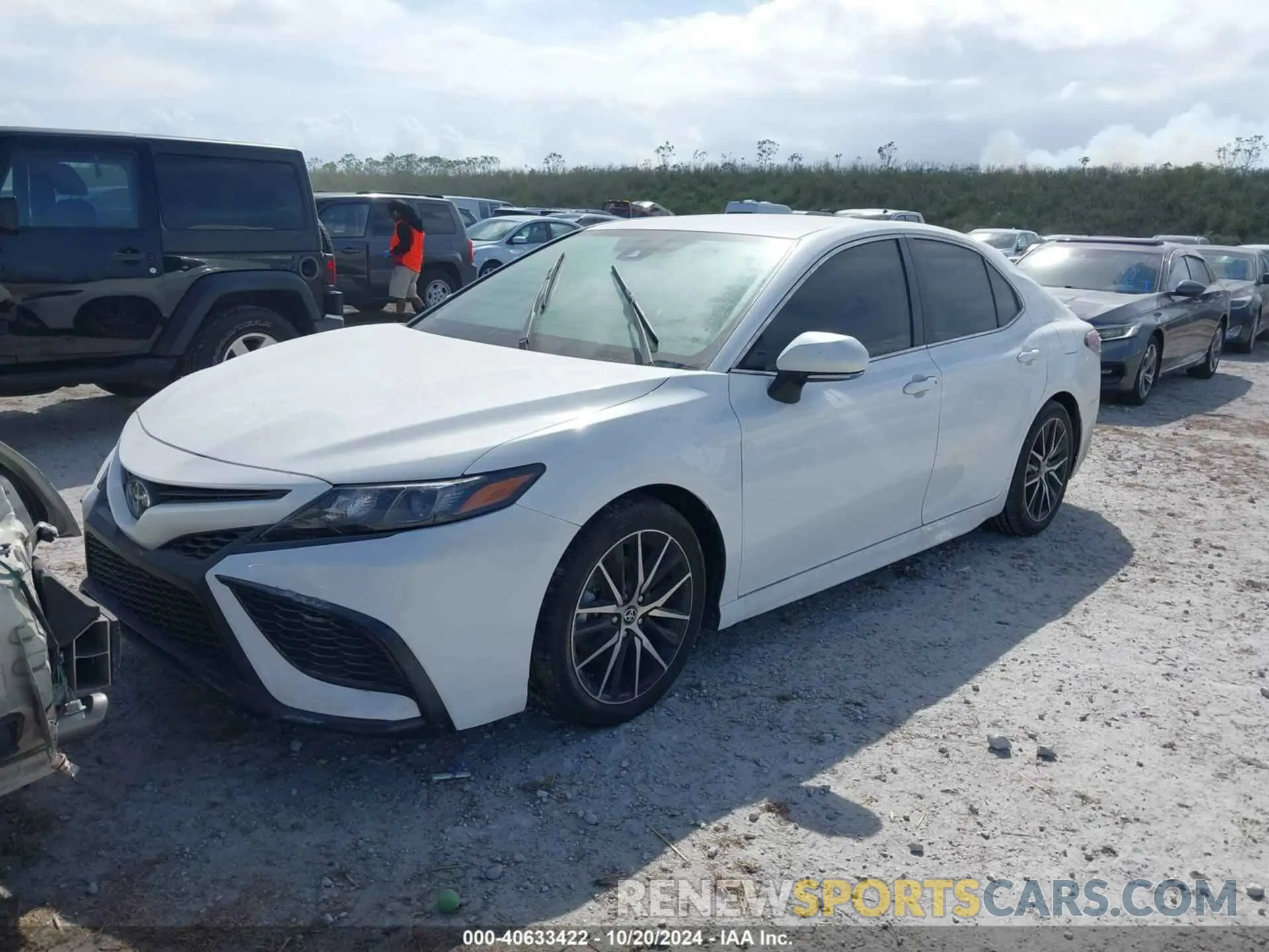 2 fotografías del automóvil dañado 4T1T11AK3NU650758 TOYOTA CAMRY 2022