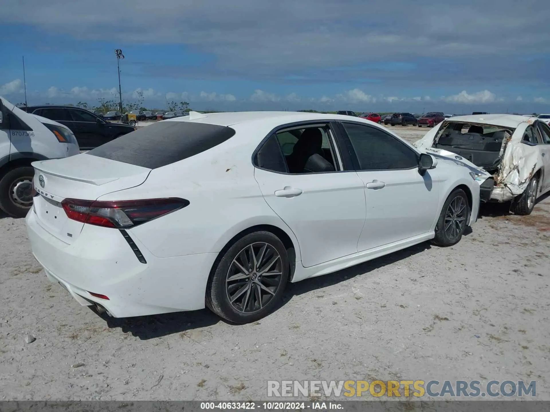 4 fotografías del automóvil dañado 4T1T11AK3NU650758 TOYOTA CAMRY 2022