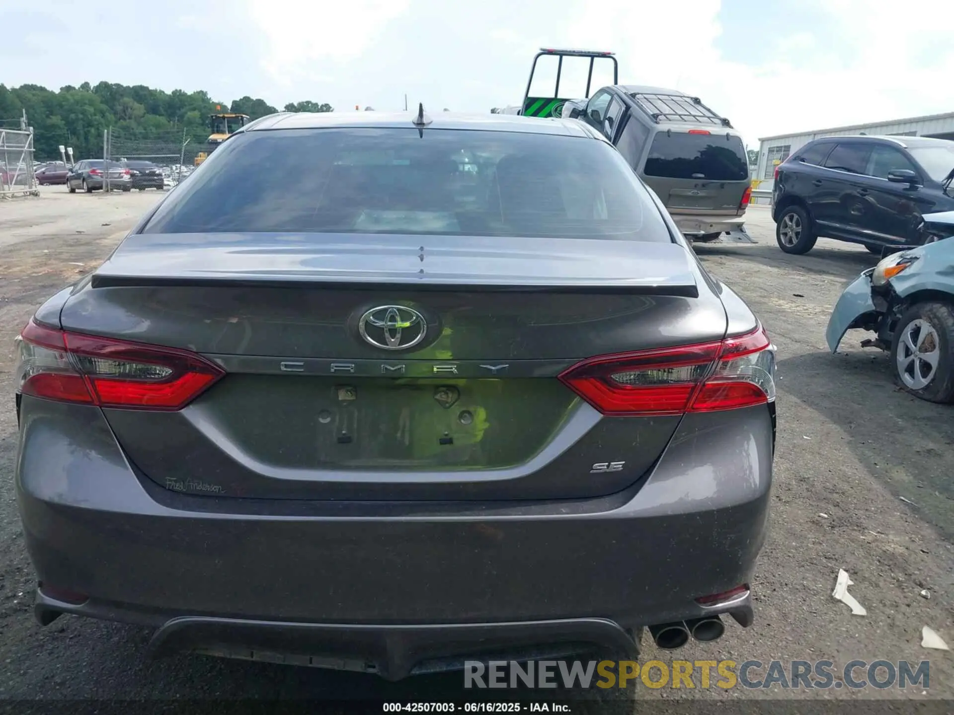 17 fotografías del automóvil dañado 4T1T11AK4NU013779 TOYOTA CAMRY 2022